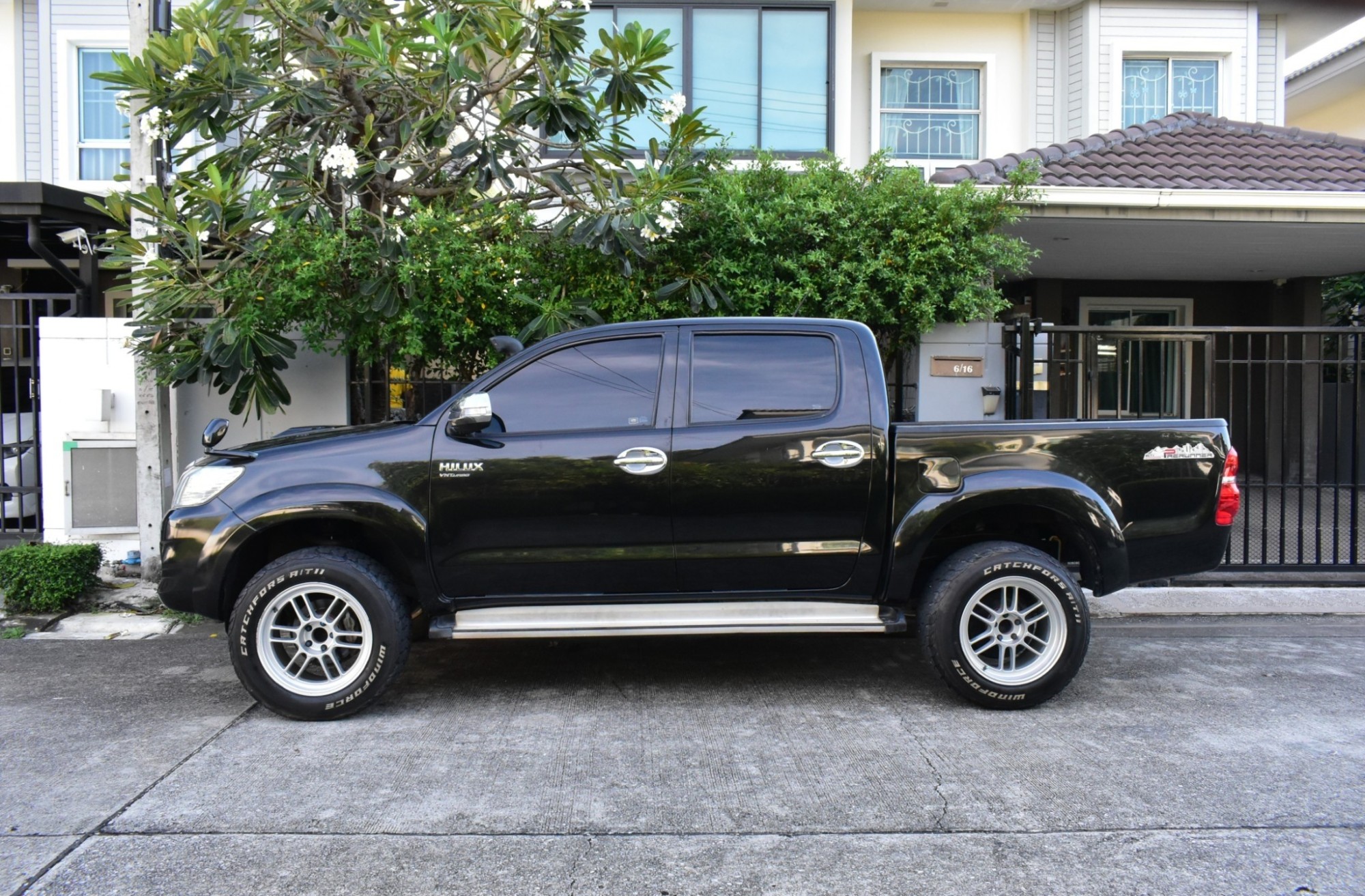Toyota Hilux Vigo Champ 2.5E Prerunner 4ประตู ปี 2012 : สีดำ : ออโต้ : ดีเซล : ไมล์ 85,xxx km. (รูปที่ 9)