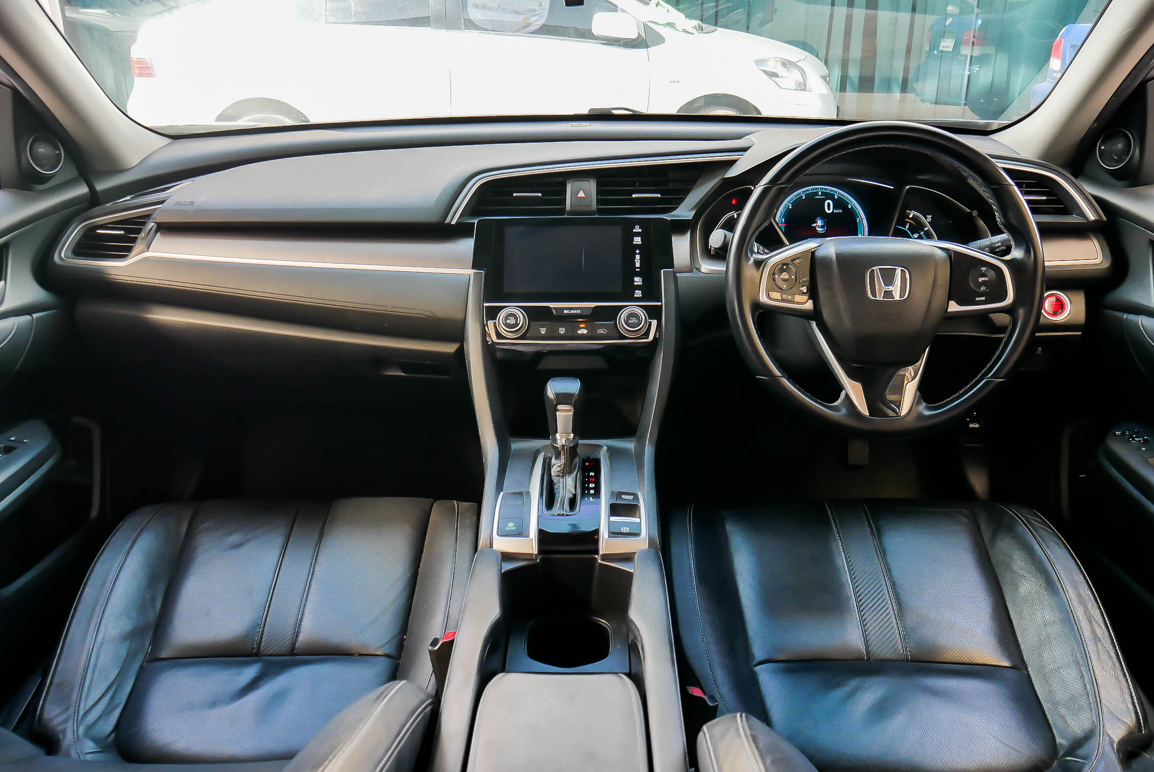 HONDA CIVIC FC 1.8 EL AT   ปี 2016 สีเงิน (รูปที่ 5)