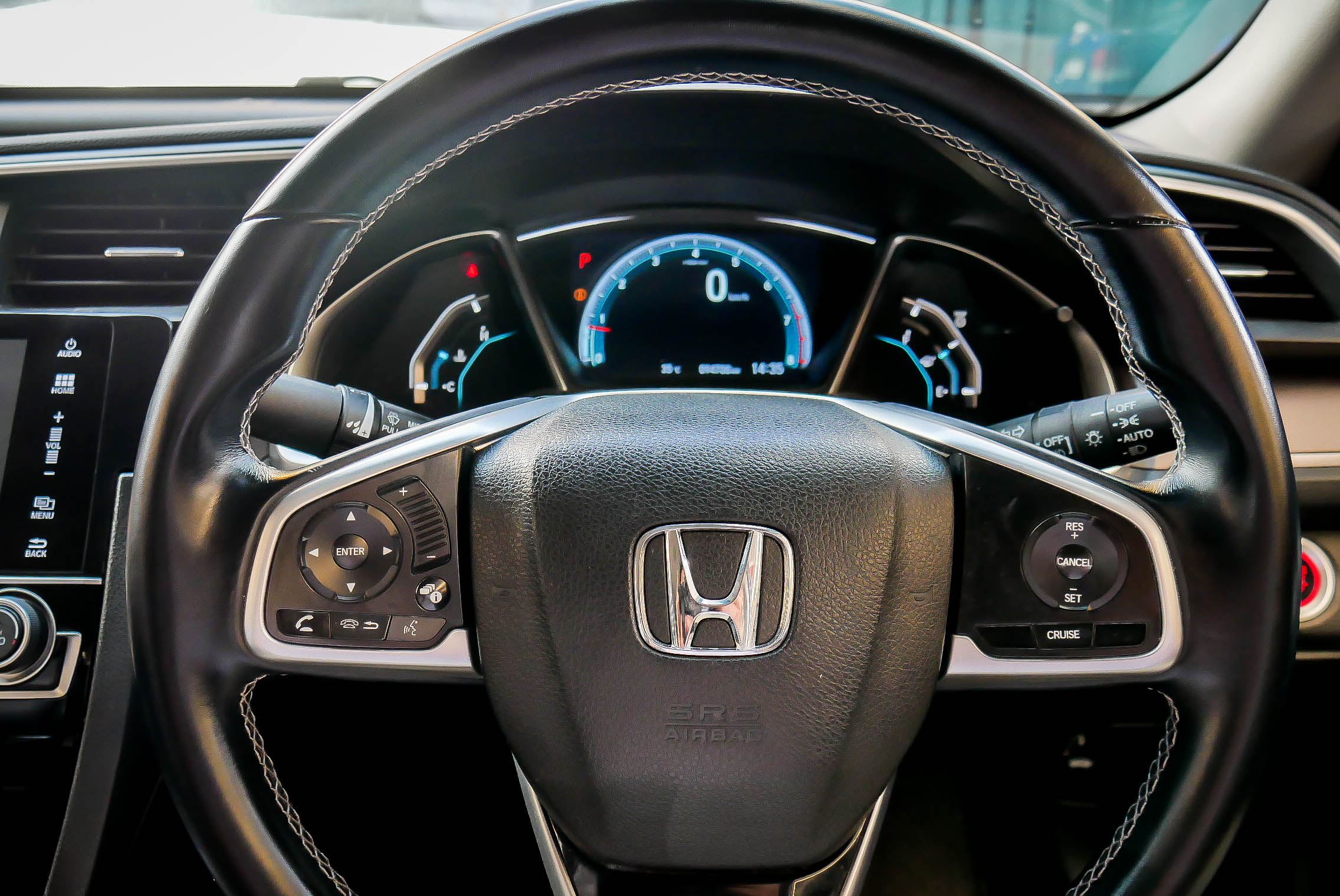 HONDA CIVIC FC 1.8 EL AT   ปี 2016 สีเงิน (รูปที่ 11)