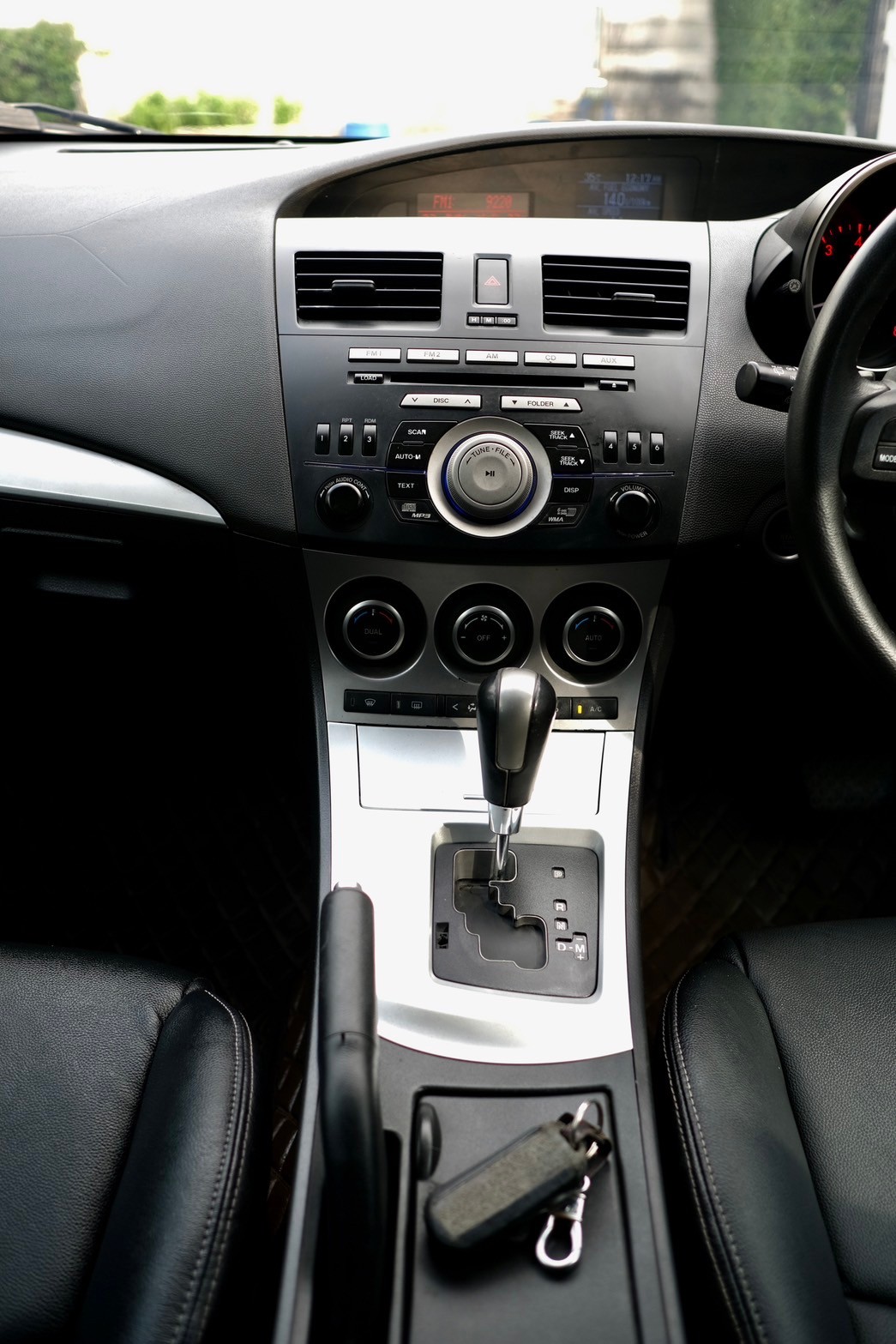 Mazda3 2.0BL ตัวTop hatchback Sunroof เครื่อง: เบนซิน เกียร์: ออโต้ สี: ขาว ปี: 2013 ไมล์: 1xx,xxx Km. (รูปที่ 4)