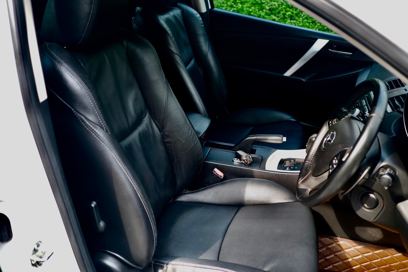 Mazda3 2.0BL ตัวTop hatchback Sunroof เครื่อง: เบนซิน เกียร์: ออโต้ สี: ขาว ปี: 2013 ไมล์: 1xx,xxx Km. (รูปที่ 8)