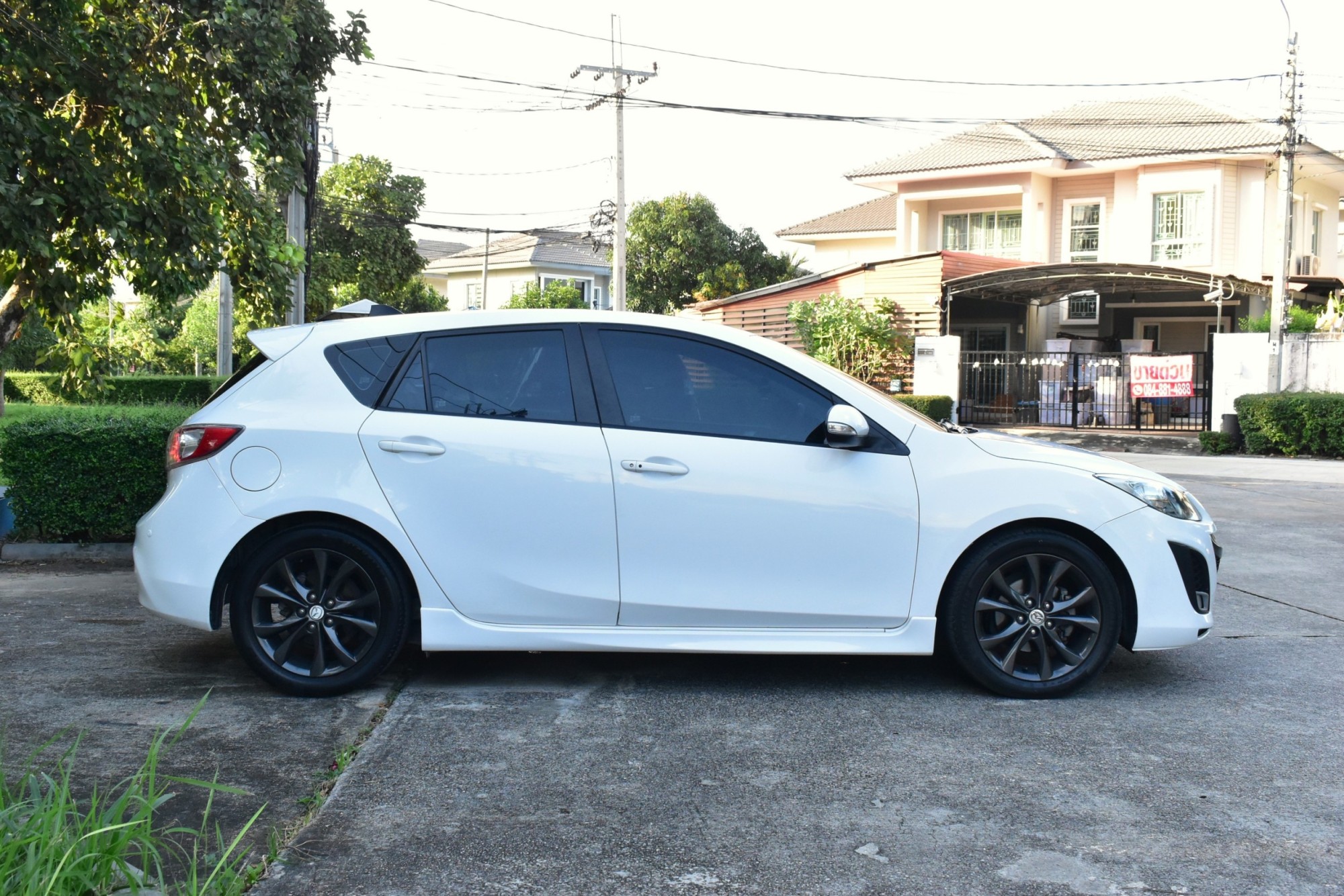 Mazda3 2.0BL ตัวTop hatchback Sunroof เครื่อง: เบนซิน เกียร์: ออโต้ สี: ขาว ปี: 2013 ไมล์: 1xx,xxx Km. (รูปที่ 11)
