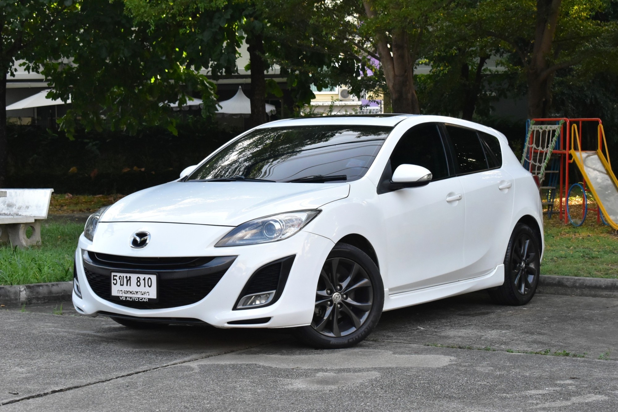 Mazda3 2.0BL ตัวTop hatchback Sunroof เครื่อง: เบนซิน เกียร์: ออโต้ สี: ขาว ปี: 2013 ไมล์: 1xx,xxx Km.