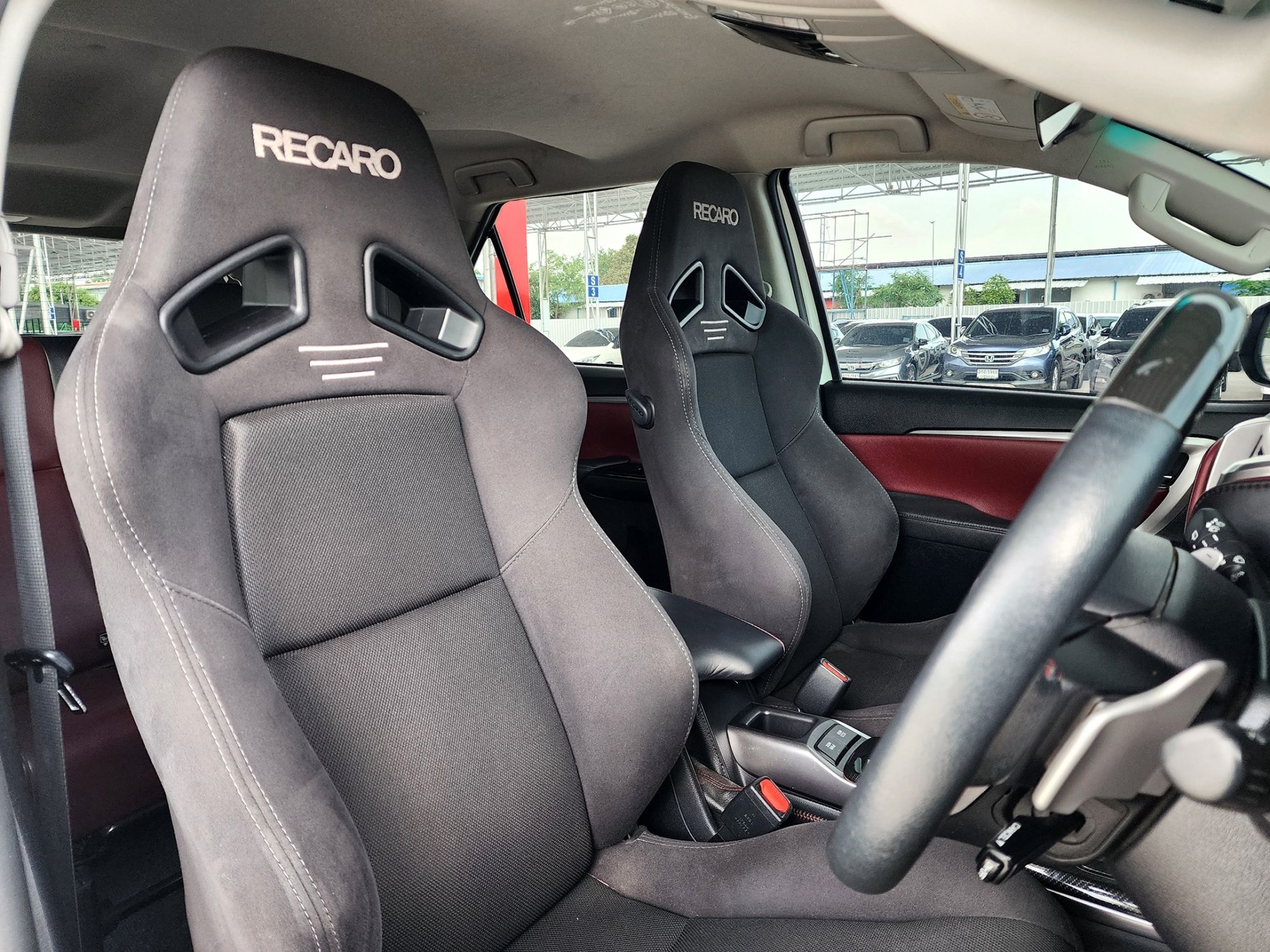 TOYOTA Fortuner TRD Sportivo 2.8 [4x4] Blacktop ปี 2017 (รูปที่ 16)