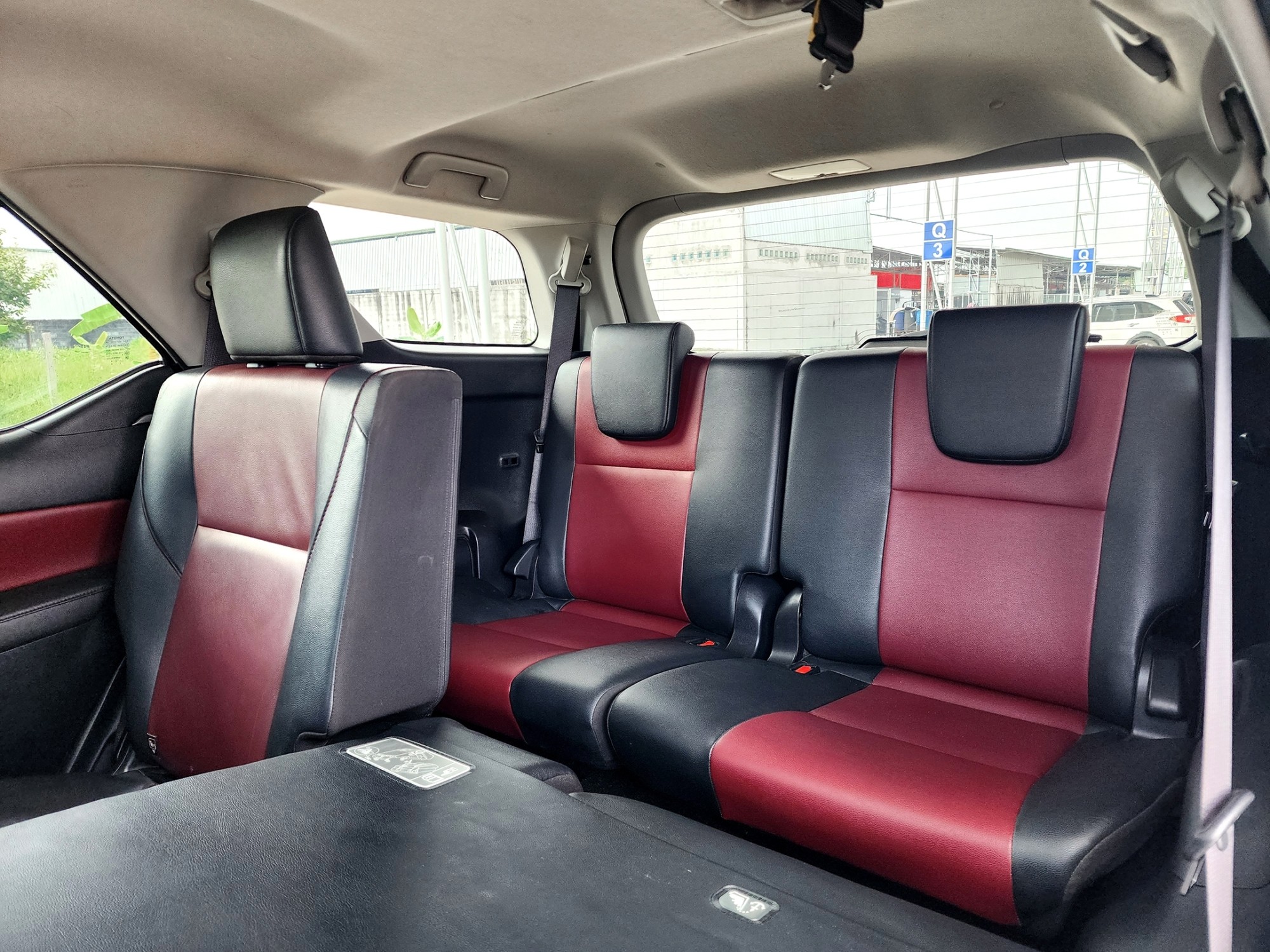 TOYOTA Fortuner TRD Sportivo 2.8 [4x4] Blacktop ปี 2017 (รูปที่ 14)
