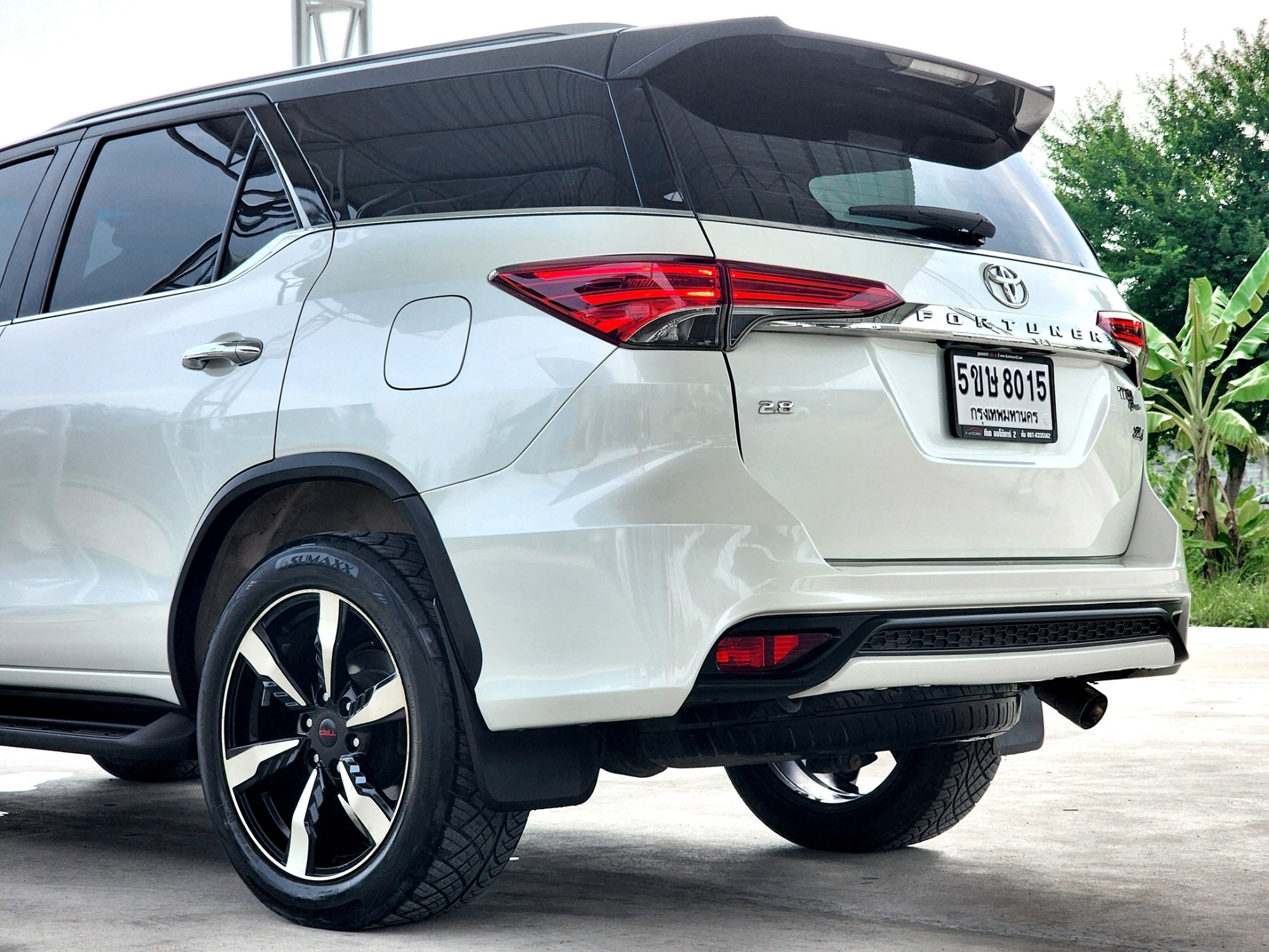 TOYOTA Fortuner TRD Sportivo 2.8 [4x4] Blacktop ปี 2017 (รูปที่ 8)