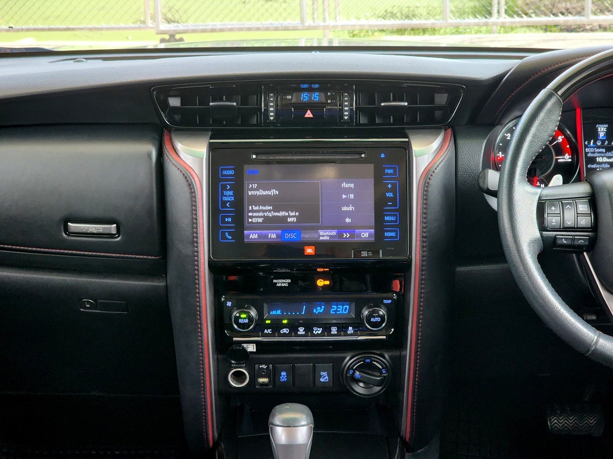 TOYOTA Fortuner TRD Sportivo 2.8 [4x4] Blacktop ปี 2017 (รูปที่ 6)