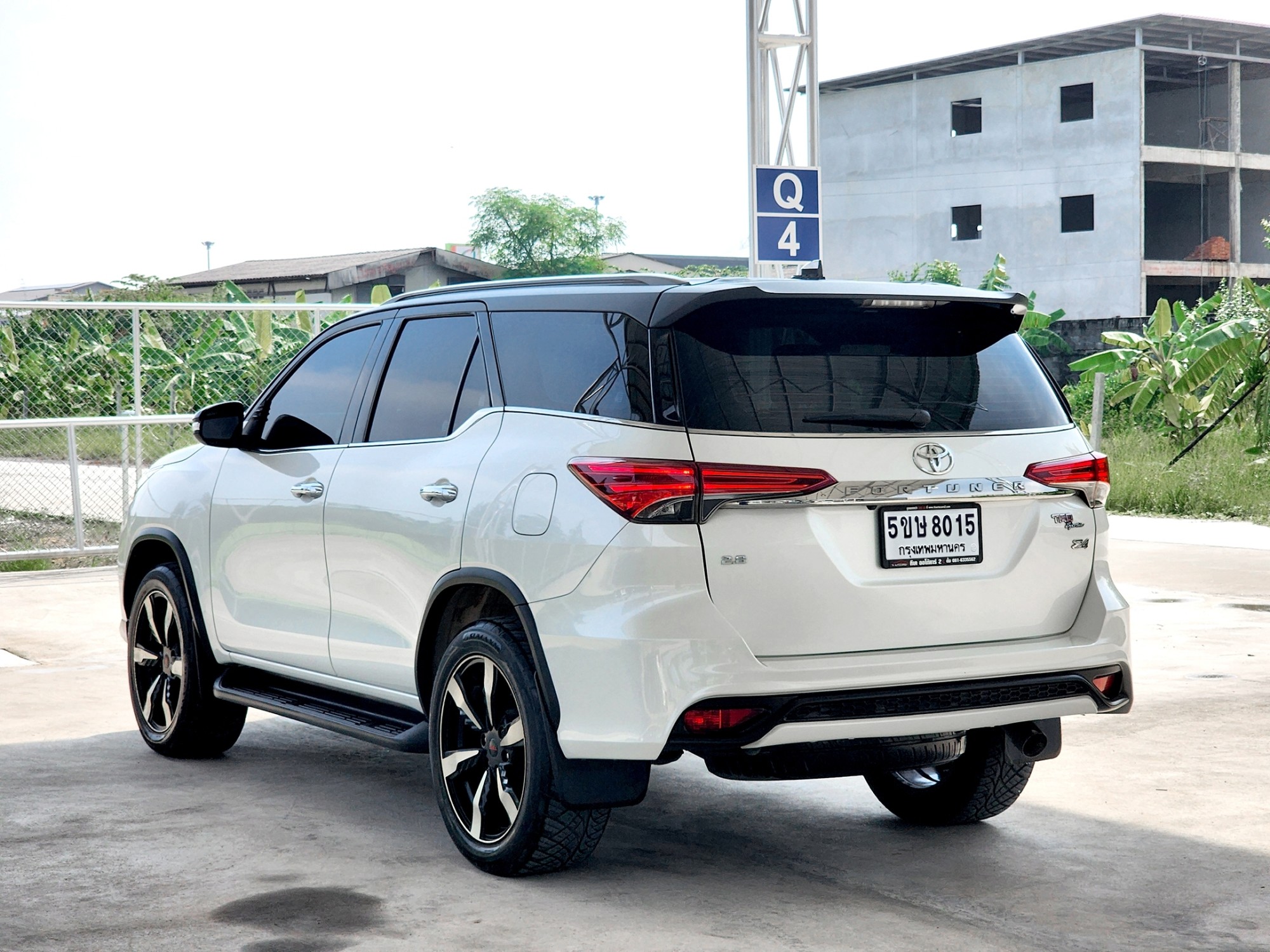 TOYOTA Fortuner TRD Sportivo 2.8 [4x4] Blacktop ปี 2017 (รูปที่ 4)