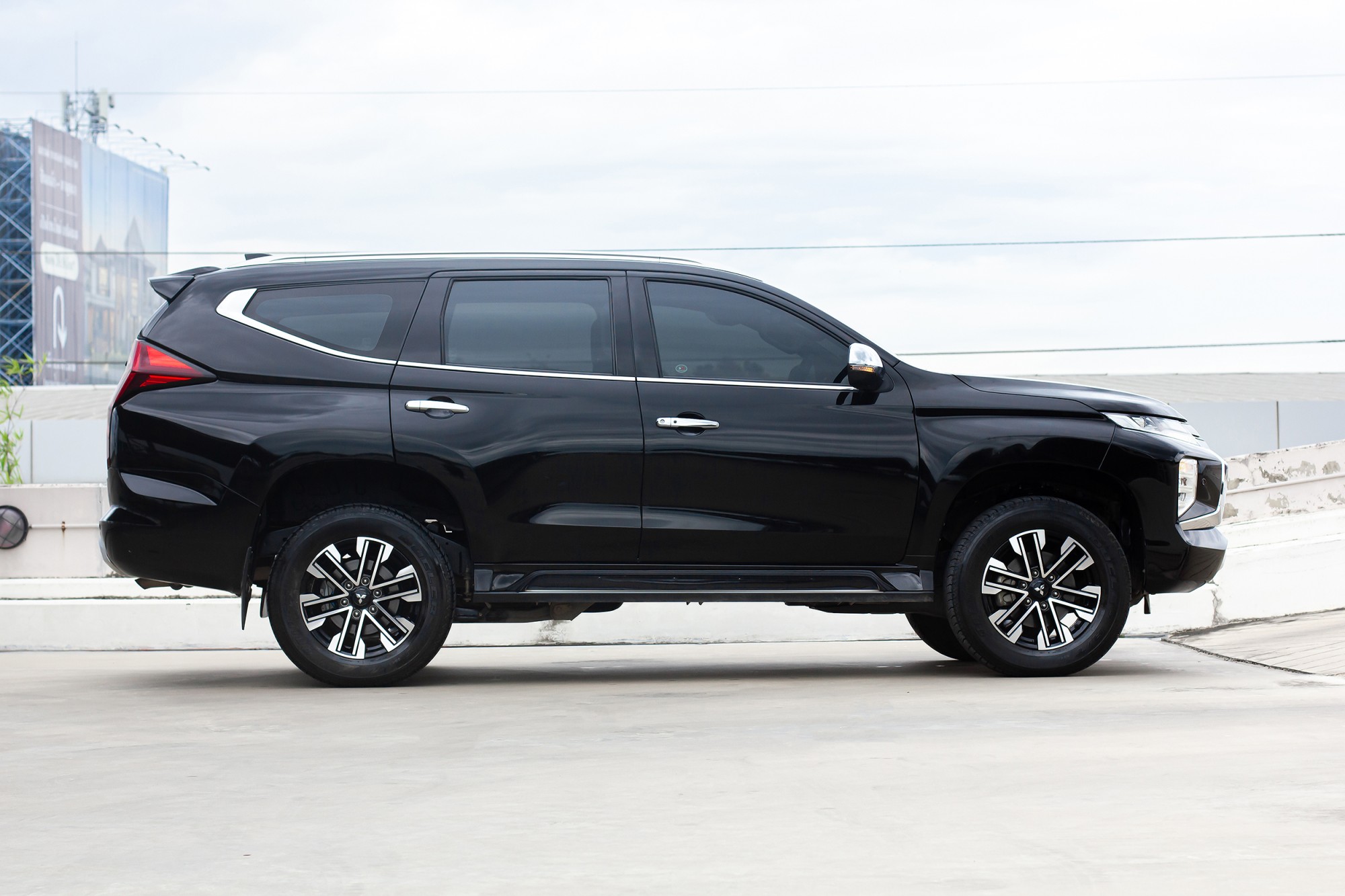 MITSUBISHI Pajero Sport 2.4GT-Premium TOP 2WD A/T ปี 2021 จด 2022 (รูปที่ 3)