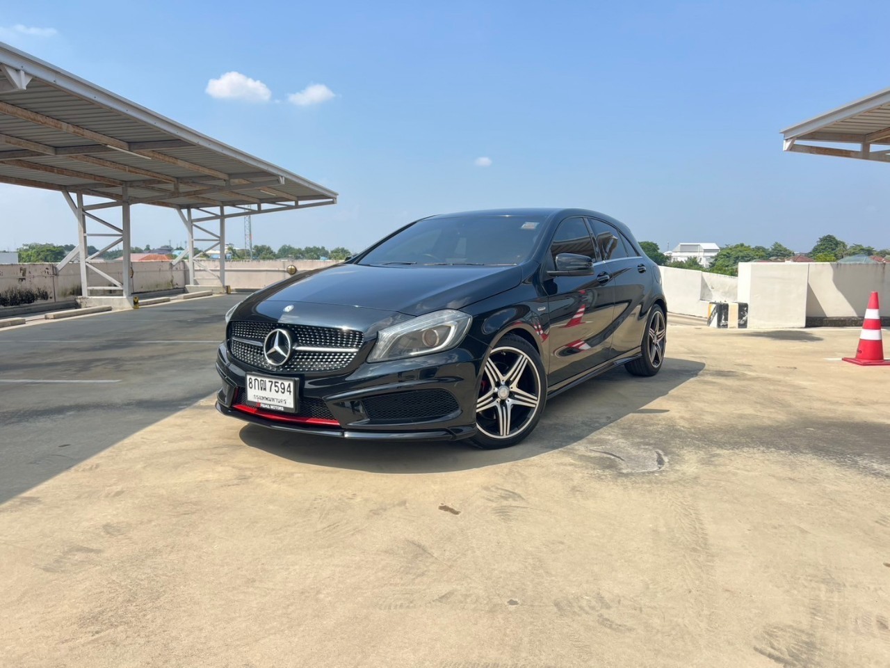 2015 Mercedes-Benz A-Class W176 A250 สีดำ (รูปที่ 2)