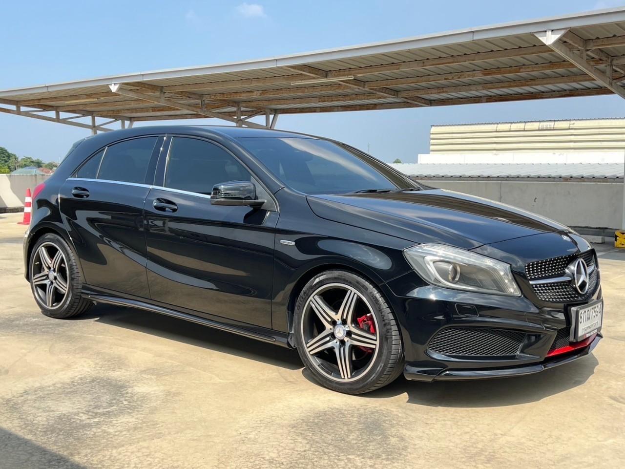 2015 Mercedes-Benz A-Class W176 A250 สีดำ (รูปที่ 5)