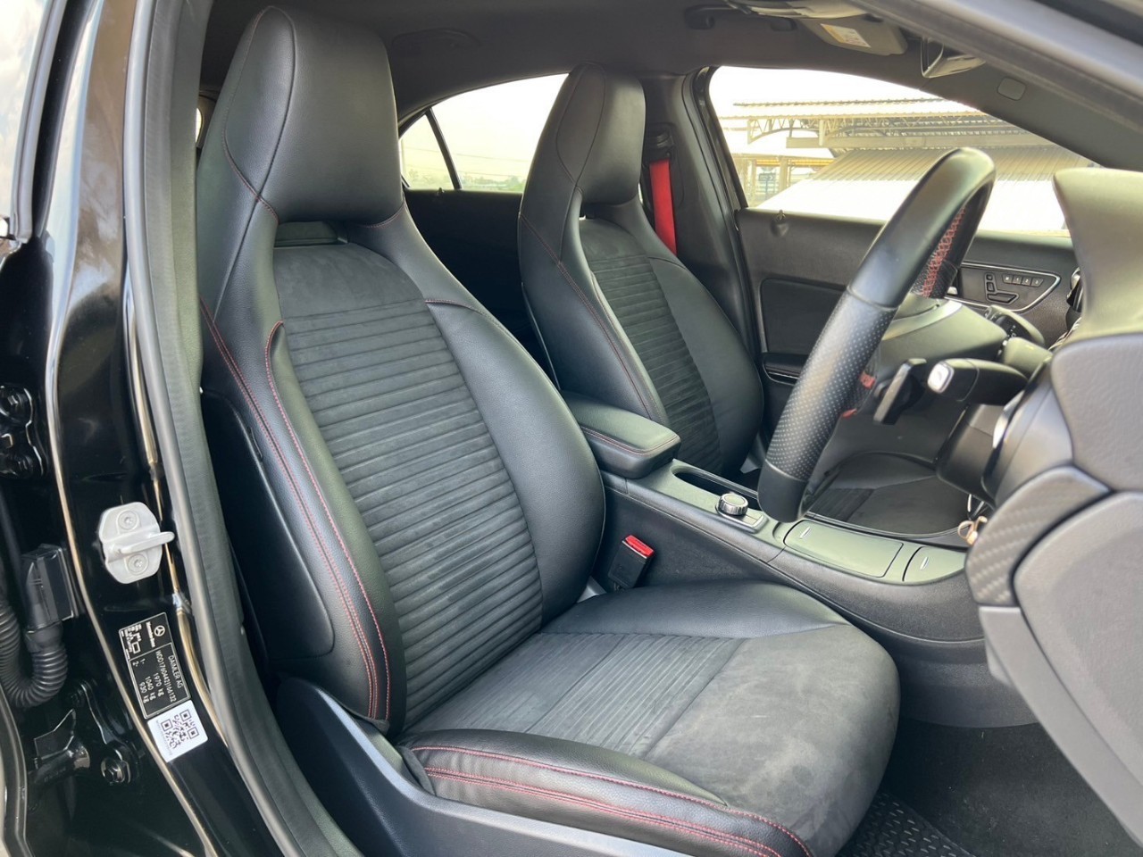 2015 Mercedes-Benz A-Class W176 A250 สีดำ (รูปที่ 12)