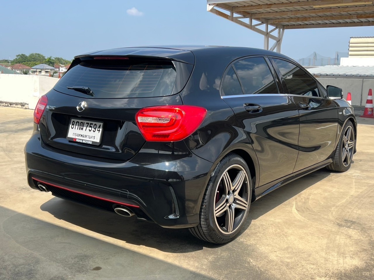 2015 Mercedes-Benz A-Class W176 A250 สีดำ (รูปที่ 8)