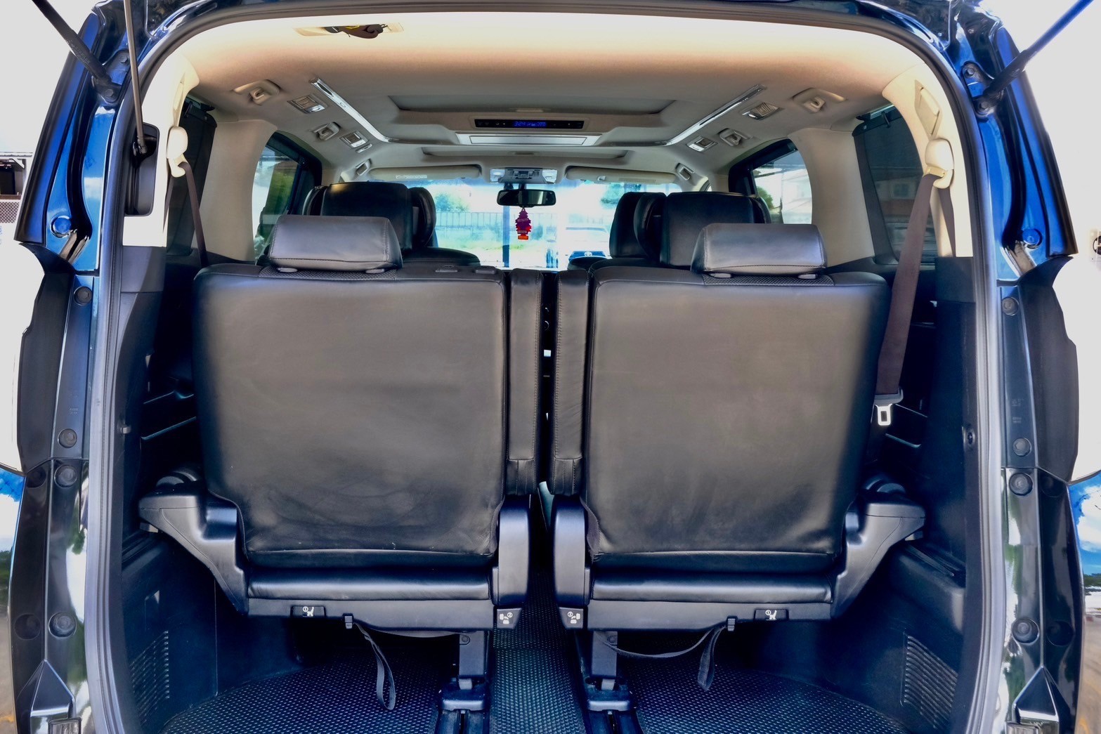 Toyota Vellfire 2.5 ZG ปี2015 สี: ดำ เกียร์: ออโต้ เครื่องยนต์: เบนซิน ไมล์ : 10x,xxx กม. (รูปที่ 8)