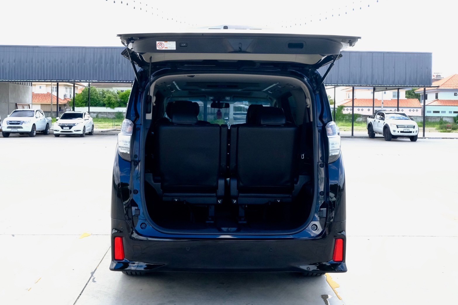 Toyota Vellfire 2.5 ZG ปี2015 สี: ดำ เกียร์: ออโต้ เครื่องยนต์: เบนซิน ไมล์ : 10x,xxx กม. (รูปที่ 3)