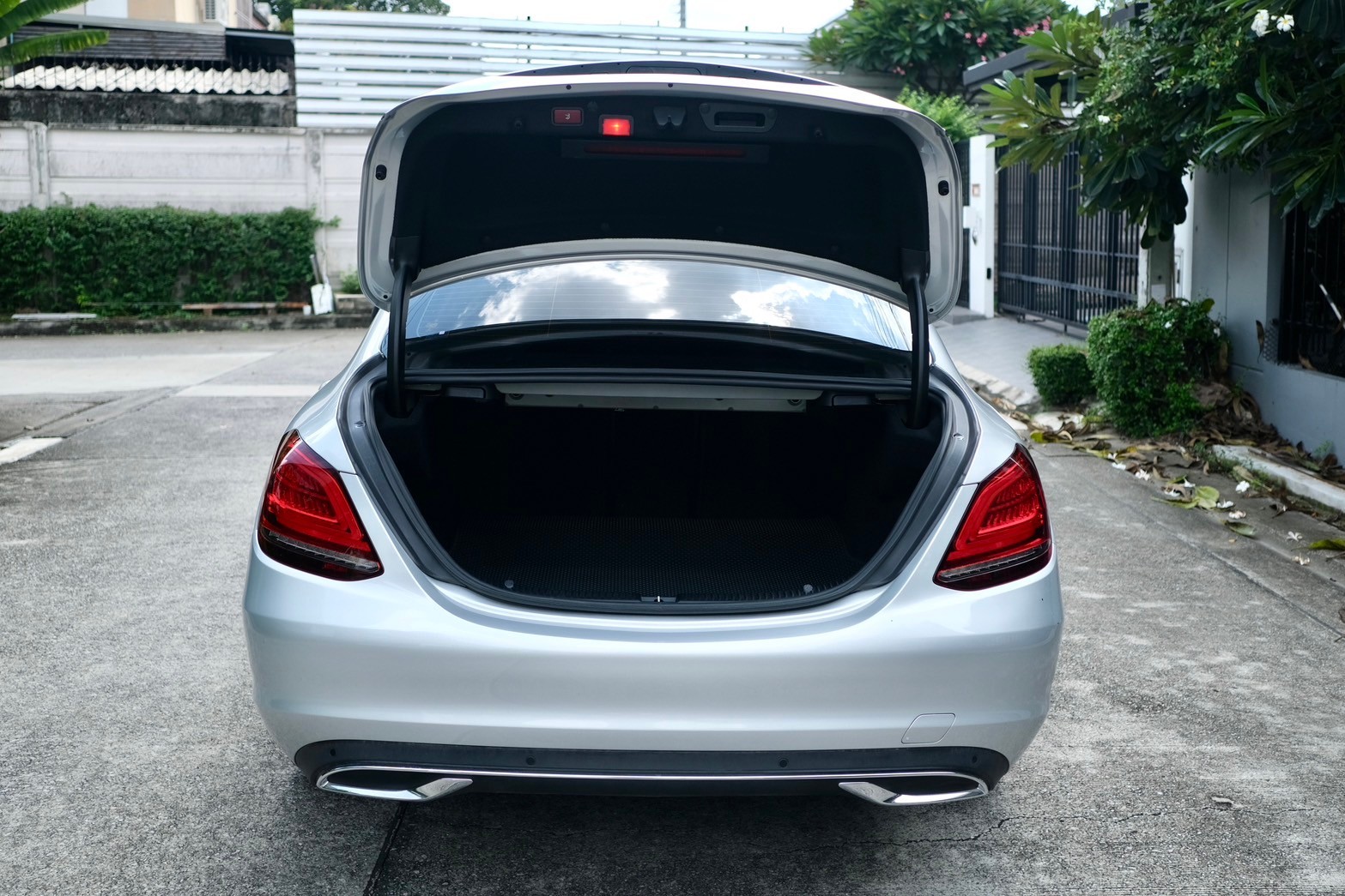 Benz C220d ปี2020 เกียร์: ออโต้ สี: เทา เครื่องยนต์: ดีเซล ไมล์ 11x,xxx กม. (รูปที่ 13)