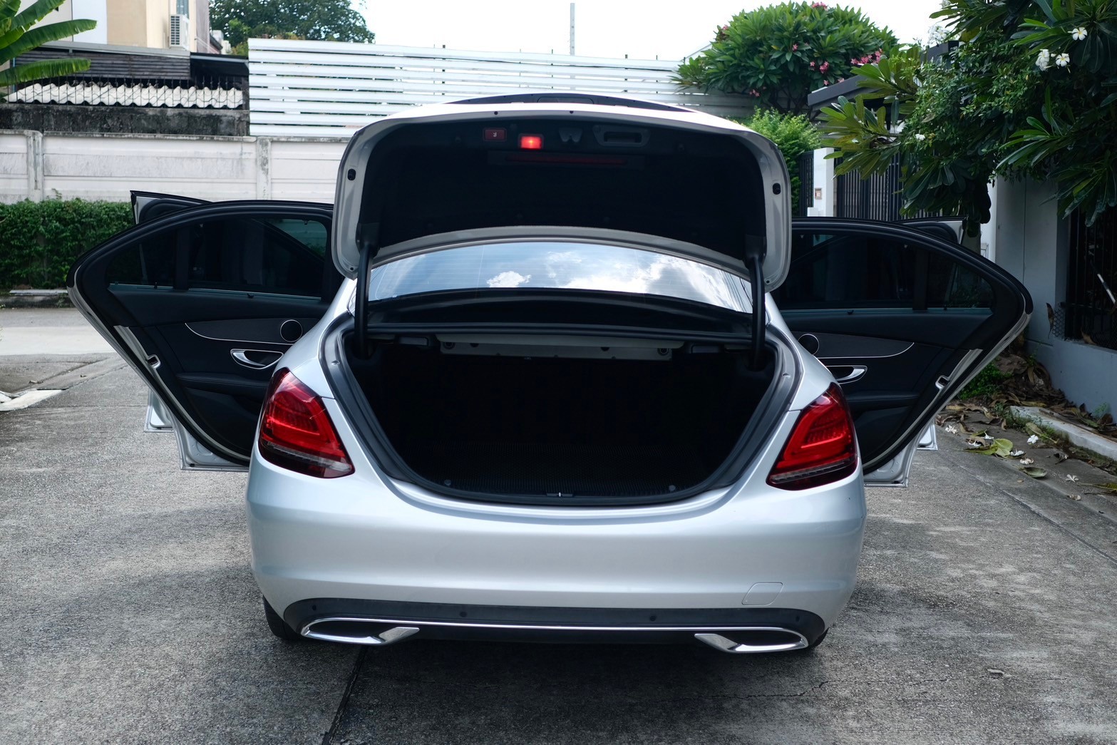 Benz C220d ปี2020 เกียร์: ออโต้ สี: เทา เครื่องยนต์: ดีเซล ไมล์ 11x,xxx กม. (รูปที่ 19)
