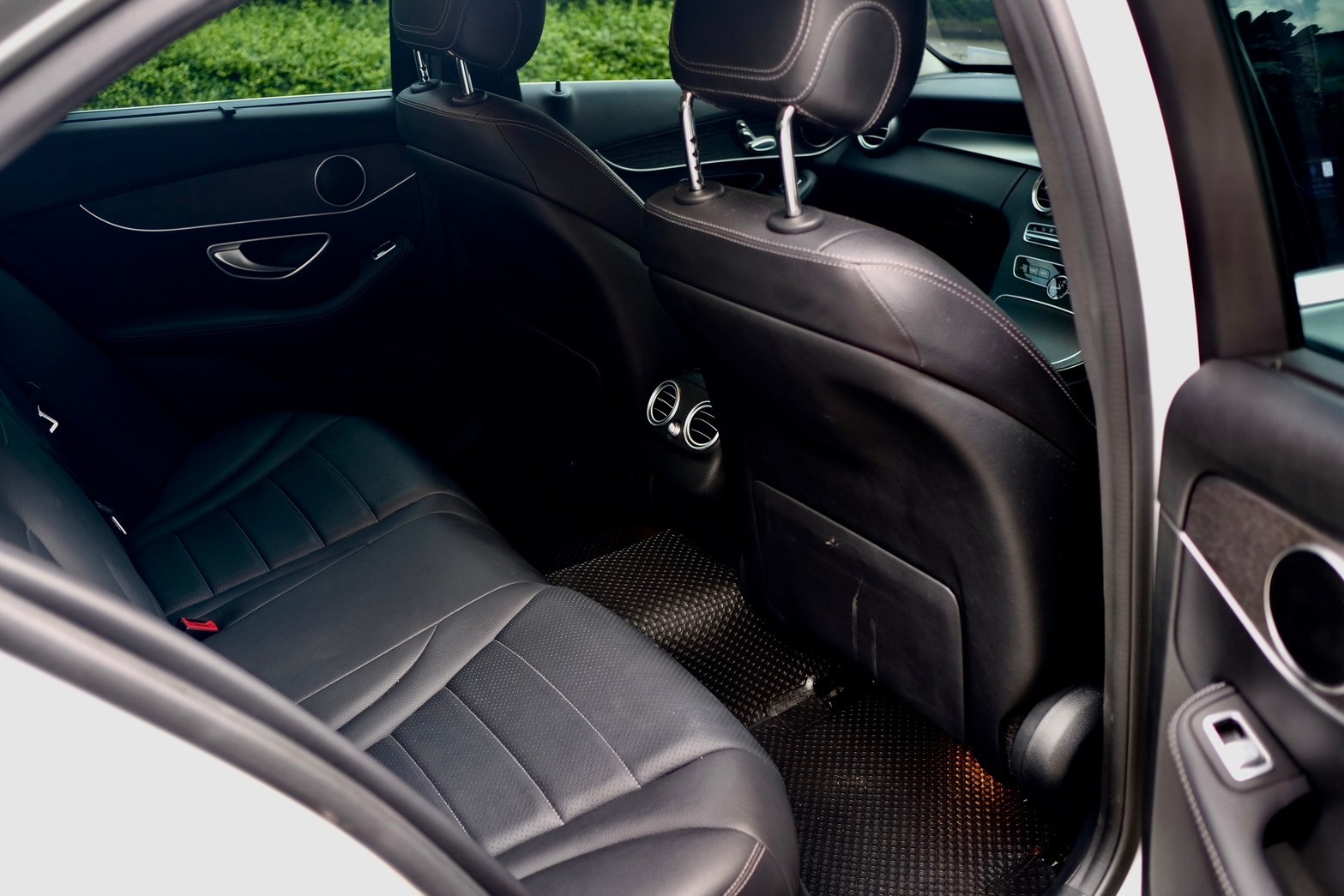 Benz C220d ปี2020 เกียร์: ออโต้ สี: เทา เครื่องยนต์: ดีเซล ไมล์ 11x,xxx กม. (รูปที่ 5)