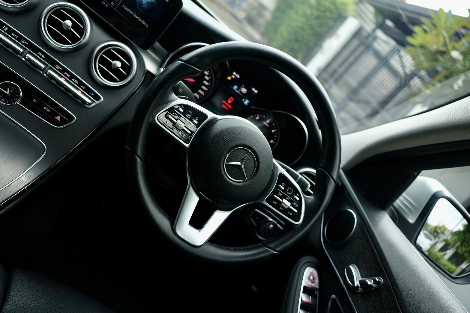 Benz C220d ปี2020 เกียร์: ออโต้ สี: เทา เครื่องยนต์: ดีเซล ไมล์ 11x,xxx กม. (รูปที่ 3)