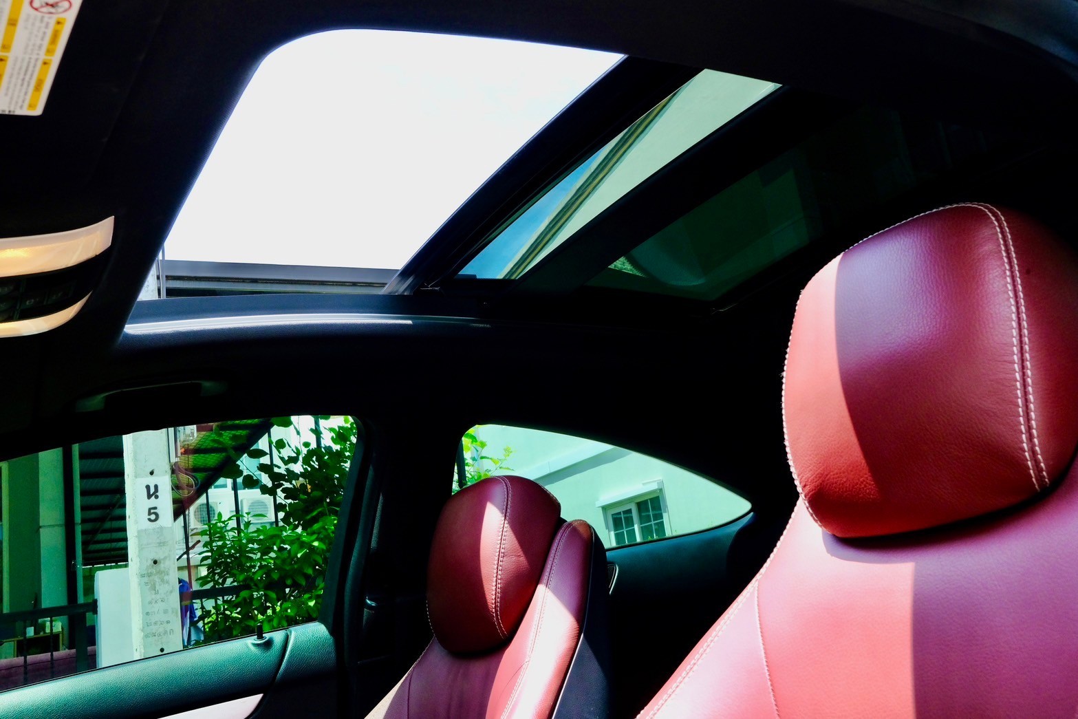 Benz c180 CGI COUPE (Top Sunroof) เครื่องยนต์: เบนซิน เกียร์:AT ปี: 2012 สี: ขาว (รูปที่ 4)