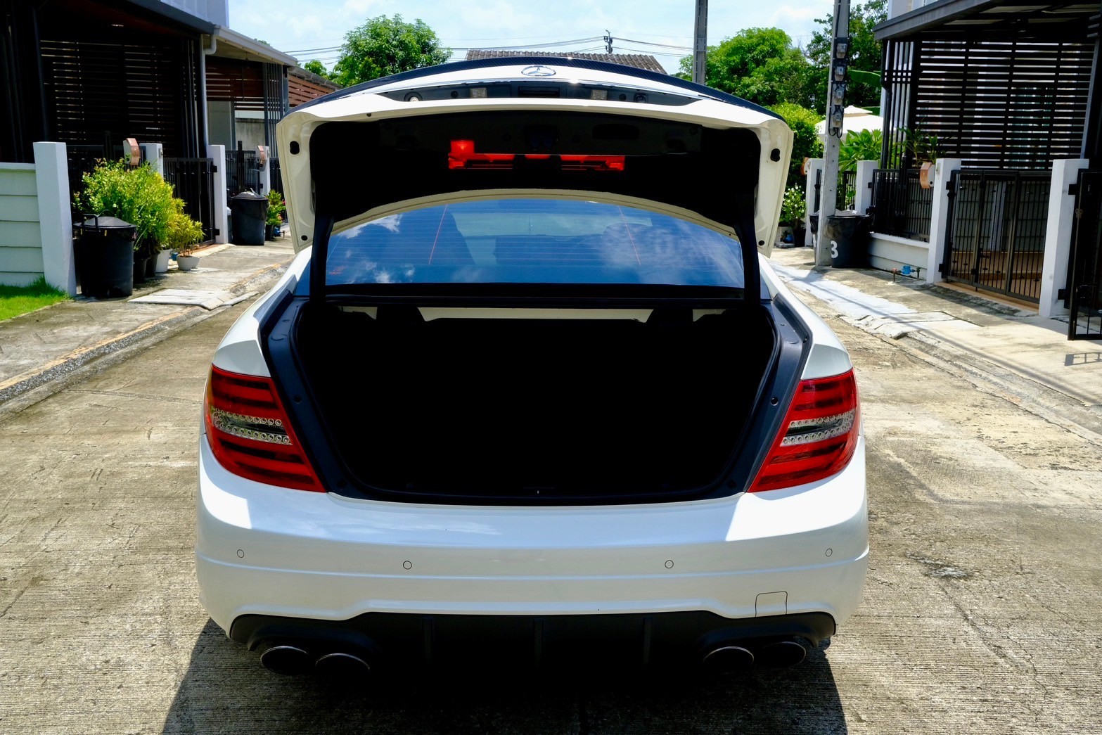Benz c180 CGI COUPE (Top Sunroof) เครื่องยนต์: เบนซิน เกียร์:AT ปี: 2012 สี: ขาว (รูปที่ 16)