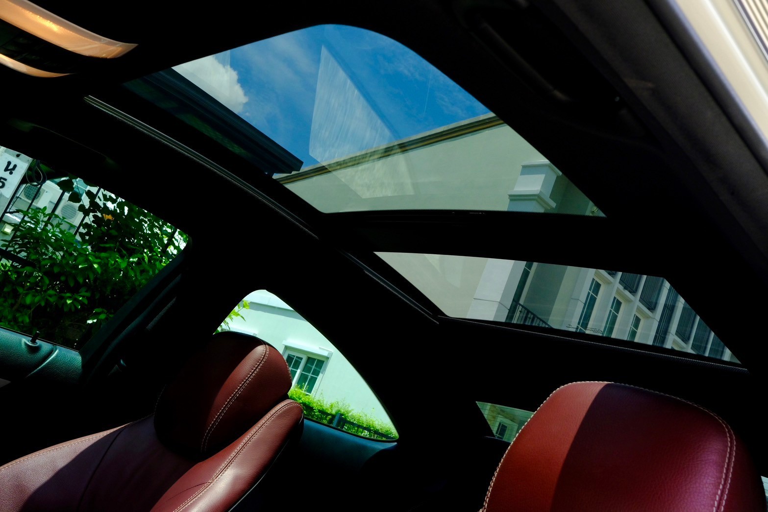 Benz c180 CGI COUPE (Top Sunroof) เครื่องยนต์: เบนซิน เกียร์:AT ปี: 2012 สี: ขาว (รูปที่ 3)