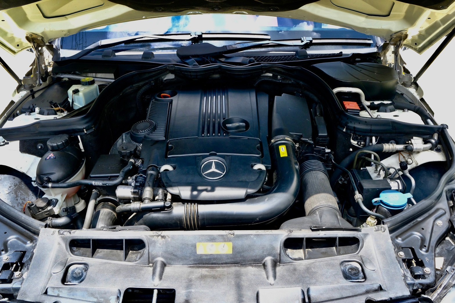 Benz c180 CGI COUPE (Top Sunroof) เครื่องยนต์: เบนซิน เกียร์:AT ปี: 2012 สี: ขาว (รูปที่ 8)