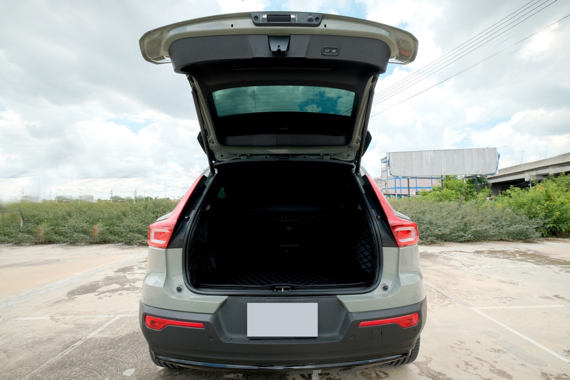 2022 Volvo XC40 สีเขียว (รูปที่ 4)
