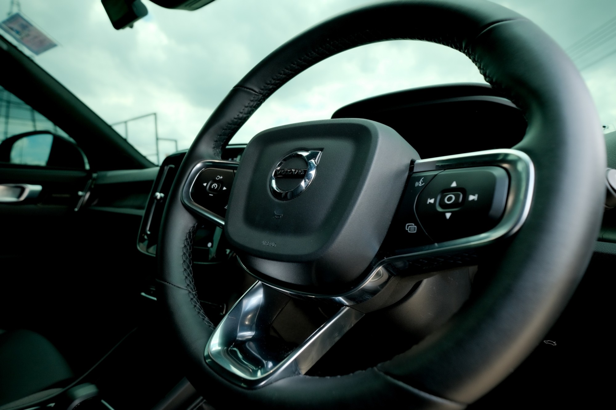 2022 Volvo XC40 สีเขียว (รูปที่ 17)
