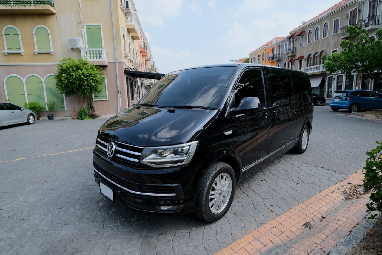 2017 Volkswagen Caravelle สีดำ