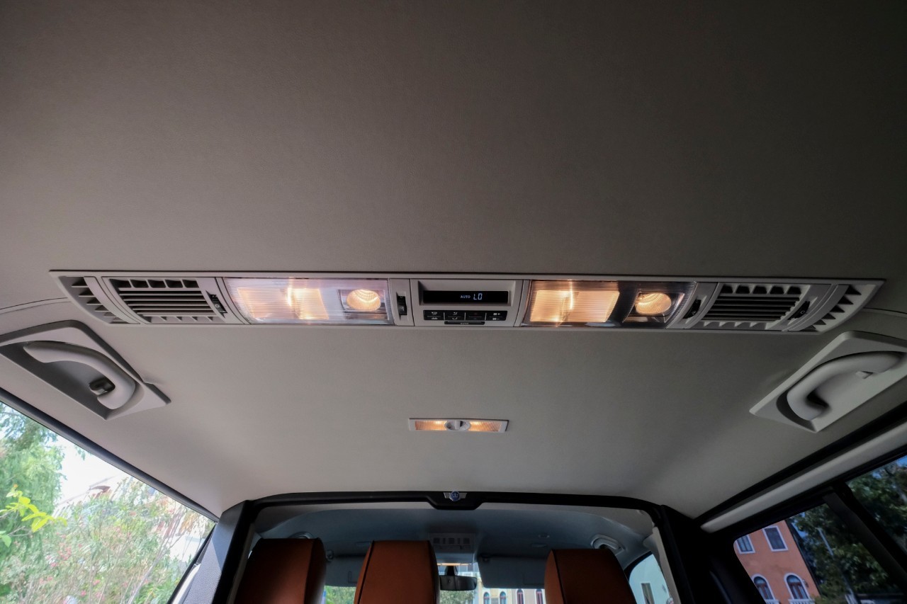 2017 Volkswagen Caravelle สีดำ (รูปที่ 33)