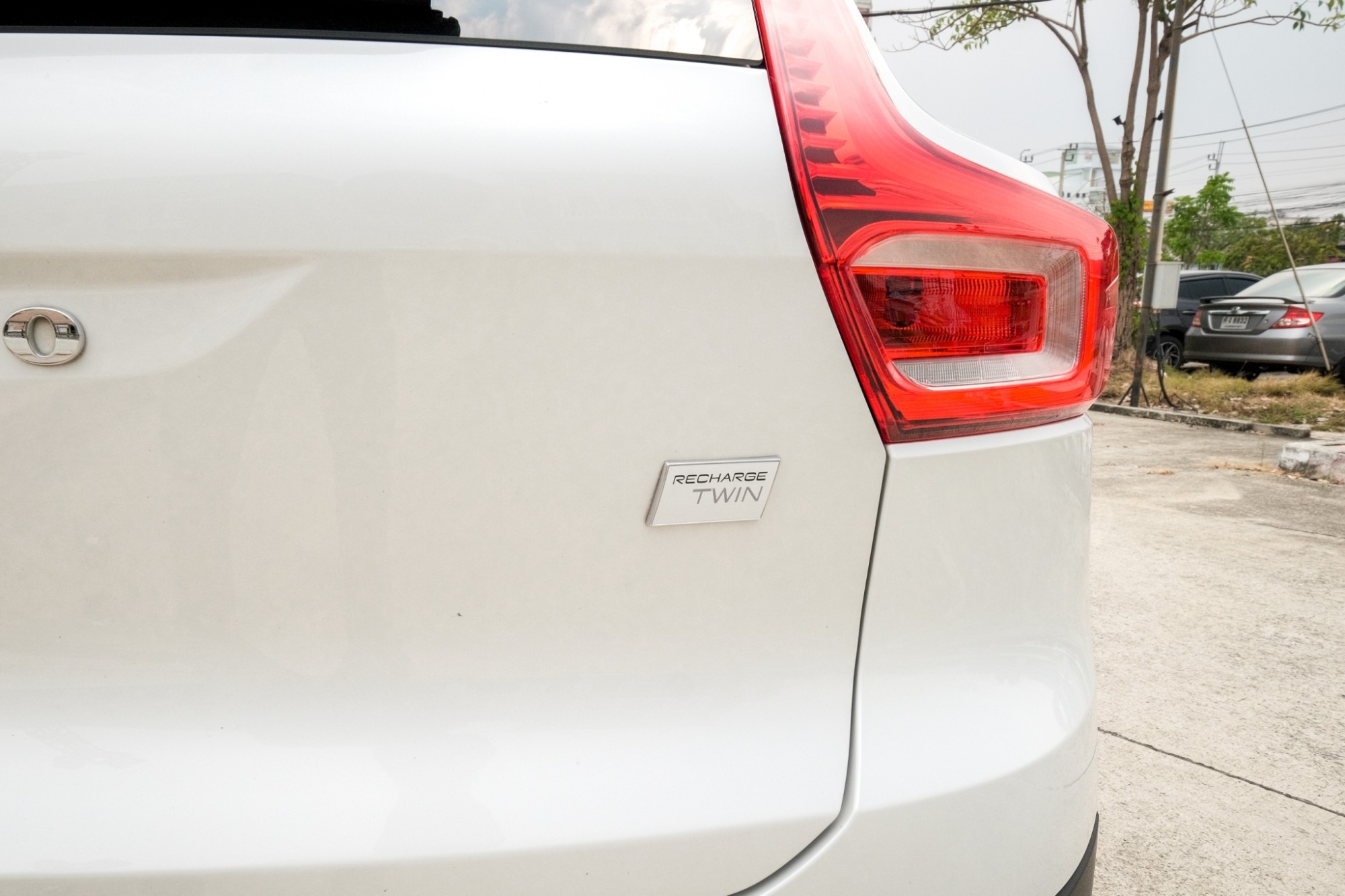 2022 Volvo XC40 สีขาว (รูปที่ 6)