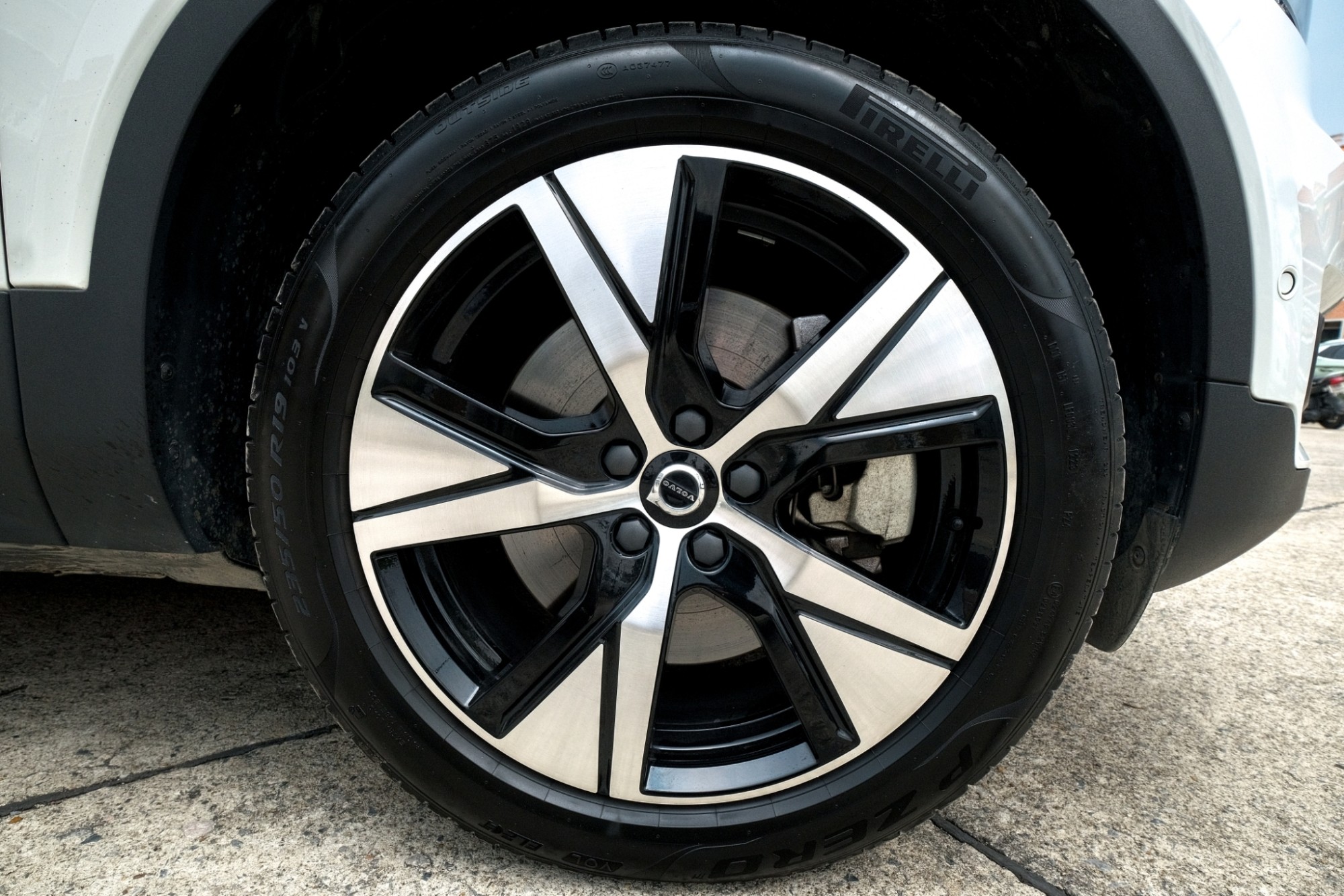 2022 Volvo XC40 สีขาว (รูปที่ 9)
