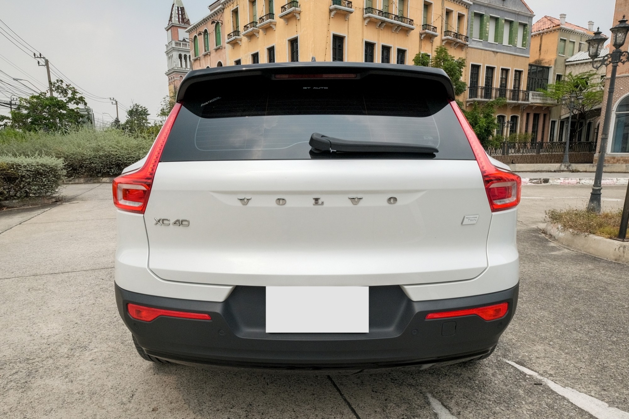 2022 Volvo XC40 สีขาว (รูปที่ 7)