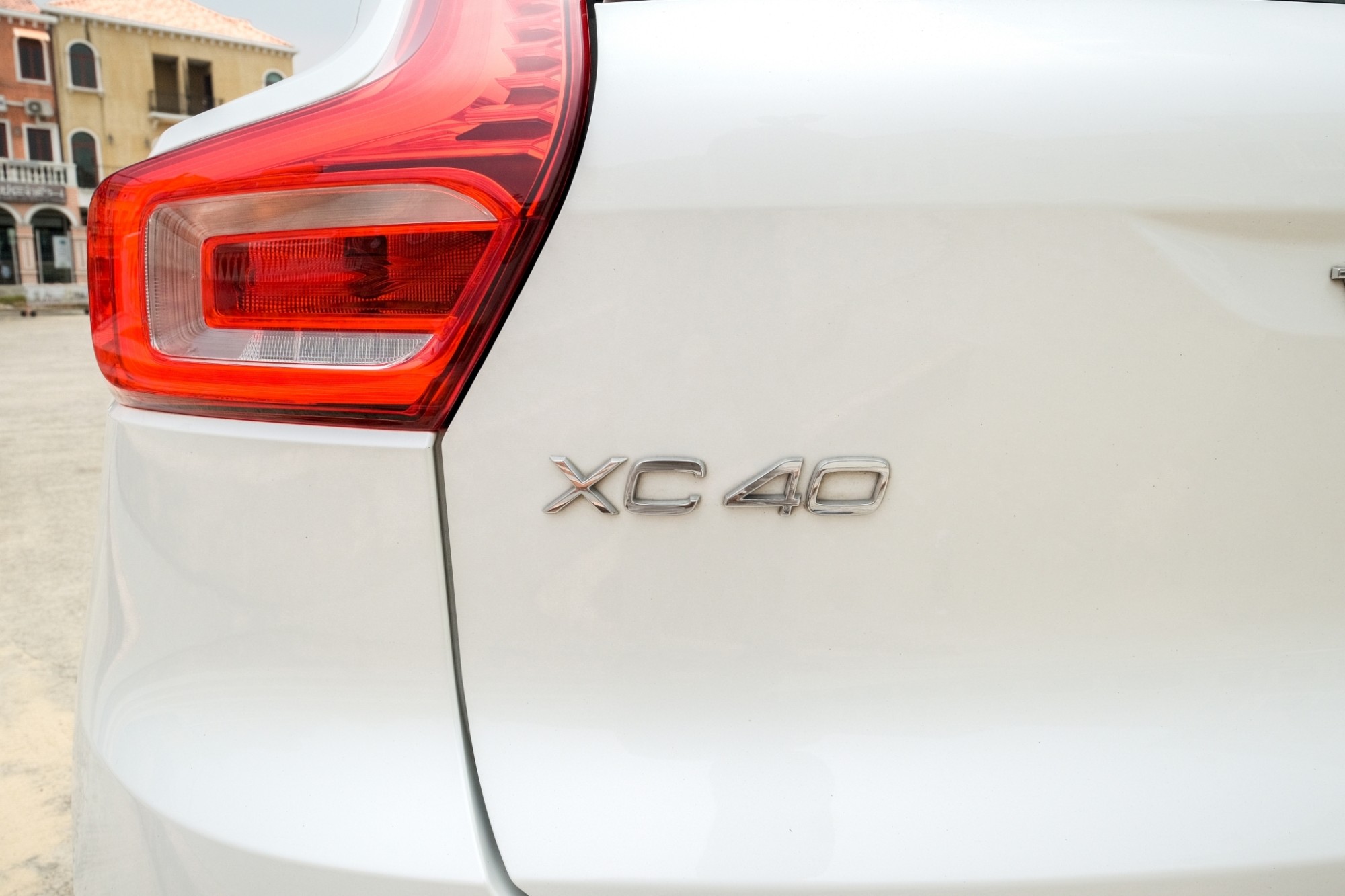 2022 Volvo XC40 สีขาว (รูปที่ 5)