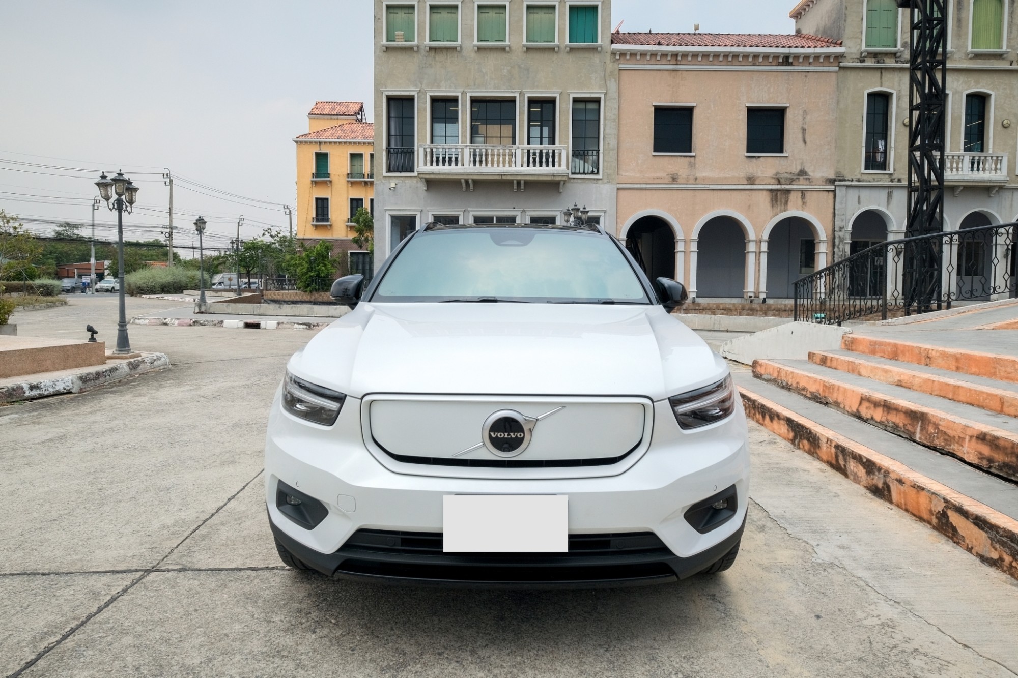 2022 Volvo XC40 สีขาว (รูปที่ 4)