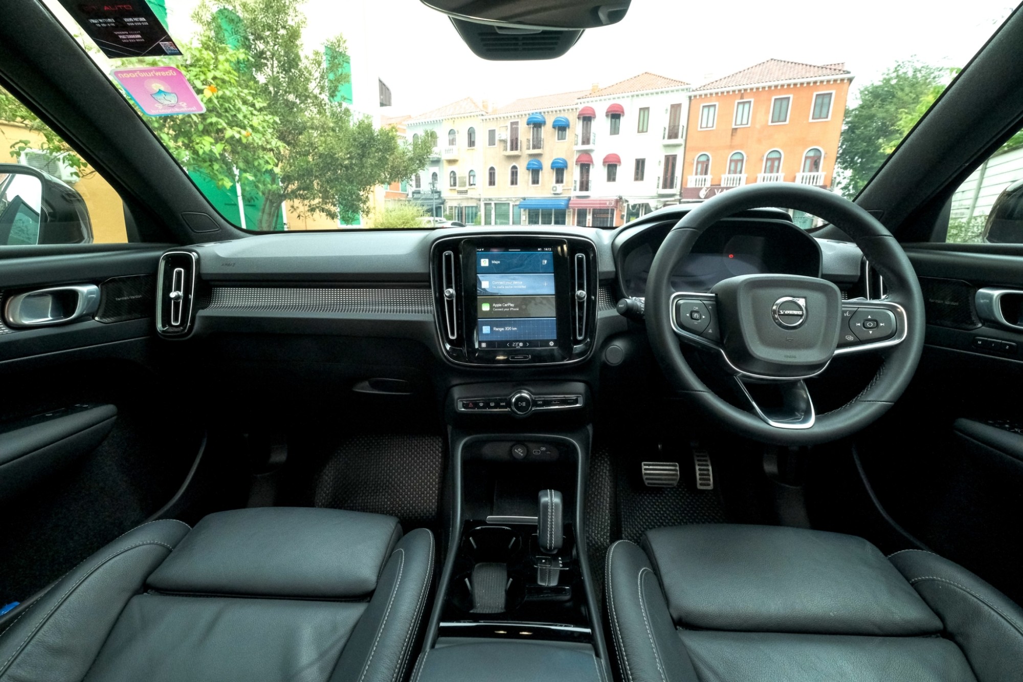 2022 Volvo XC40 สีขาว (รูปที่ 11)