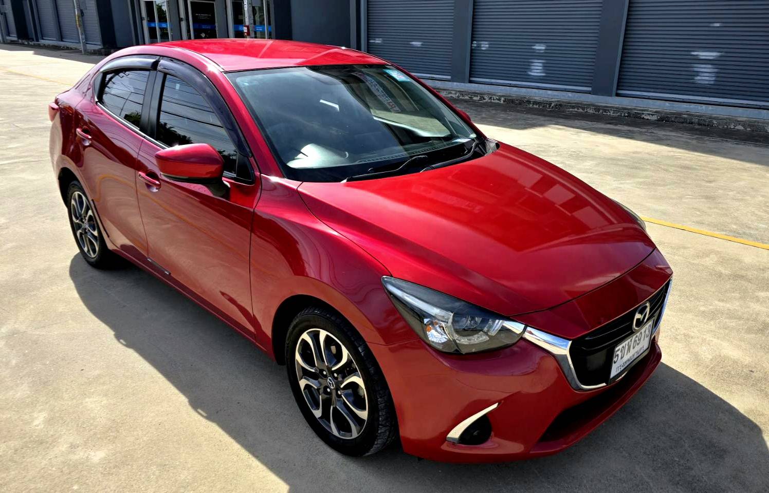 Mazda2 high con sedan 1.5 ดีเซล auto ไมล์ 90,000 กม. service ตรง