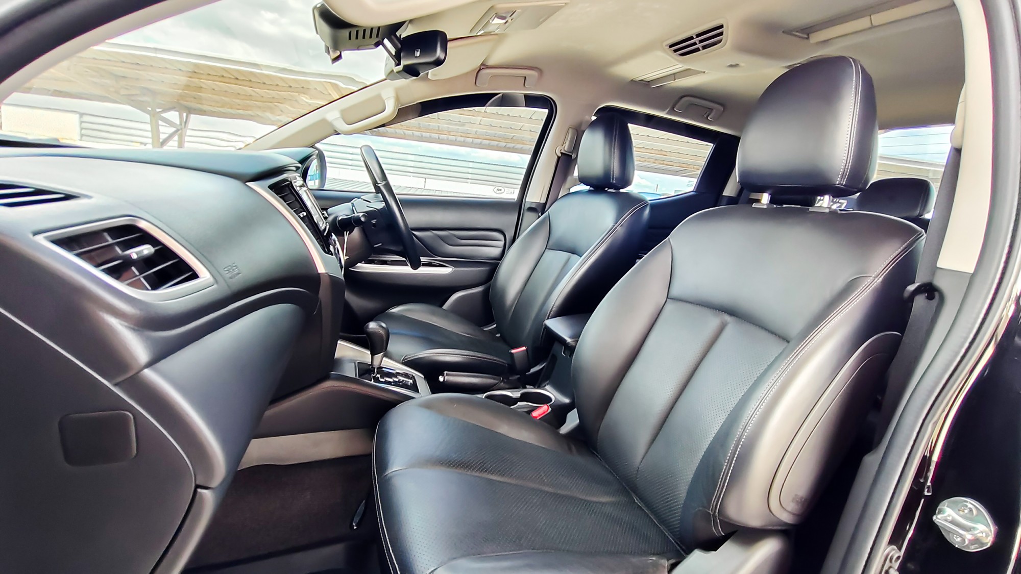 ไมล์ 30,000 กม. MITSUBISHI Triton Double Cab 2.4 Plus GT Premium 6A/Tปี 2019 (รูปที่ 2)