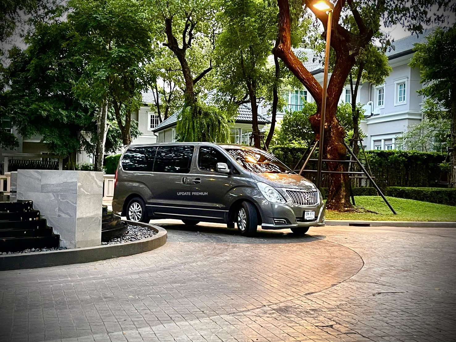 Hyundai H1 Deluxe เครื่องรุ่นใหม่แล้วคะ ไมล์น้อย ไมล์แท้ สภาพแบบหยุดชะงักจริงๆ (รูปที่ 6)