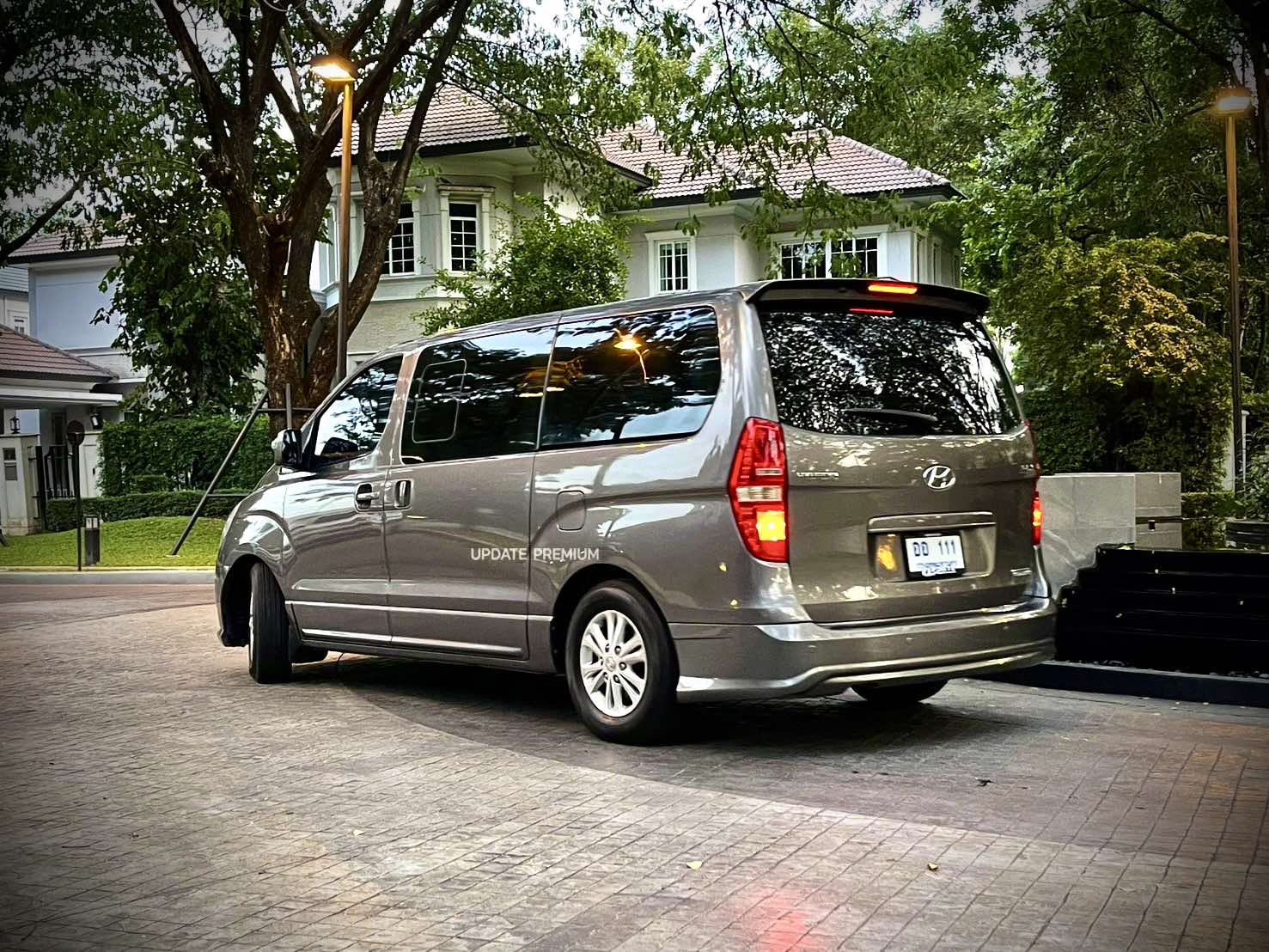 Hyundai H1 Deluxe เครื่องรุ่นใหม่แล้วคะ ไมล์น้อย ไมล์แท้ สภาพแบบหยุดชะงักจริงๆ (รูปที่ 5)
