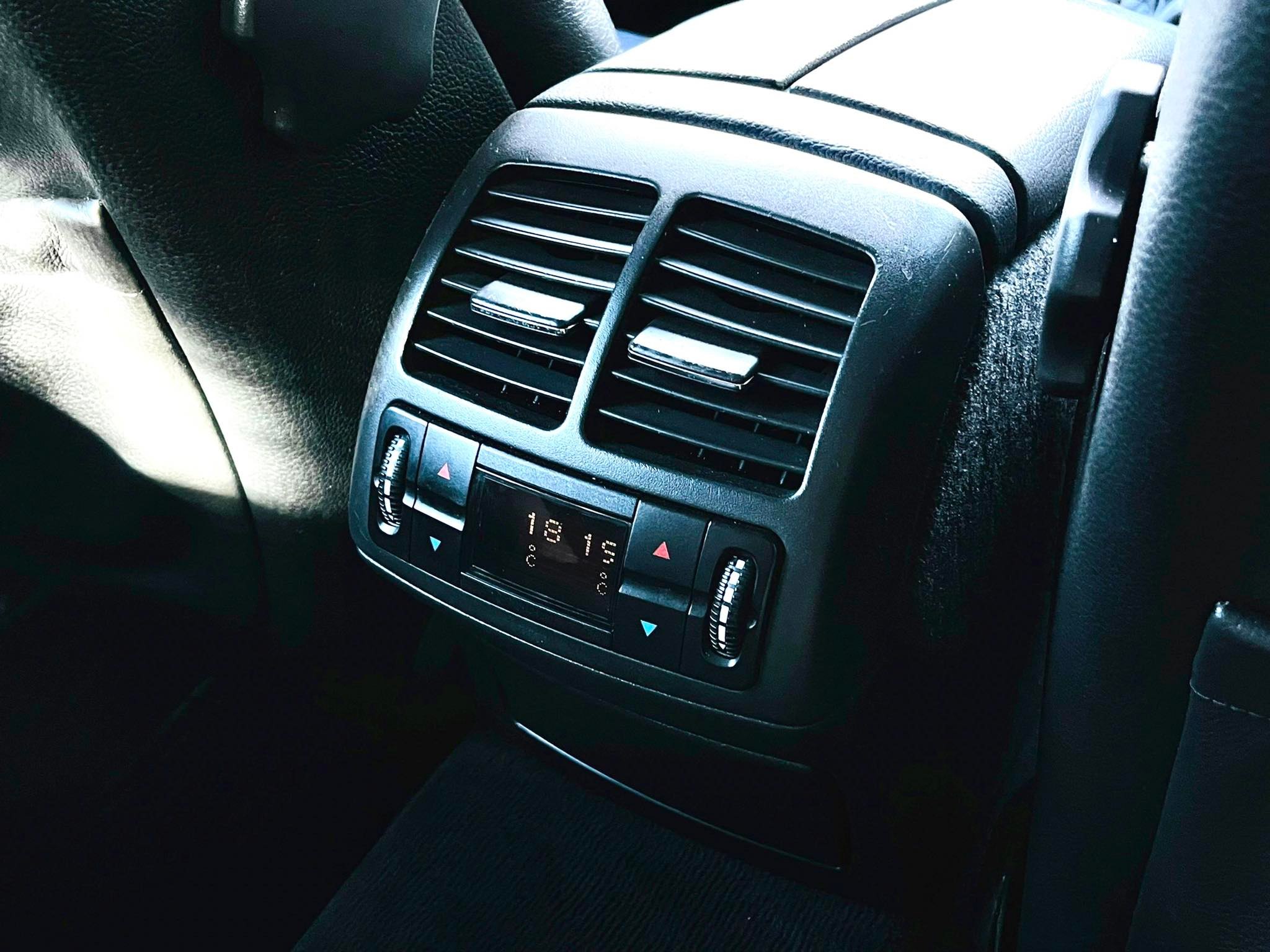 Mercedes Benz E240 Avantgarde Topสุด สวยจับใจ จริงๆ (รูปที่ 13)