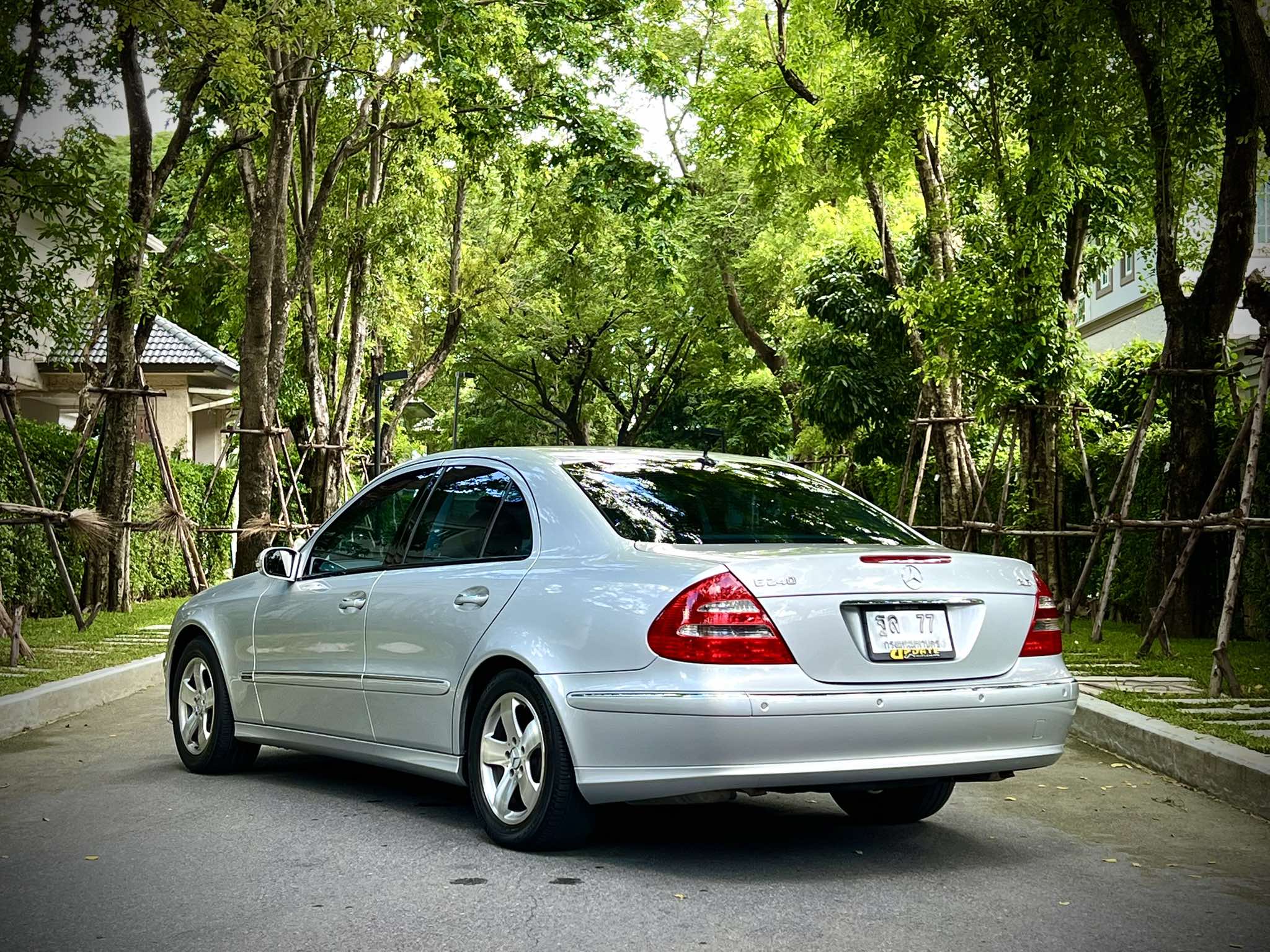 Mercedes Benz E240 Avantgarde Topสุด สวยจับใจ จริงๆ (รูปที่ 8)
