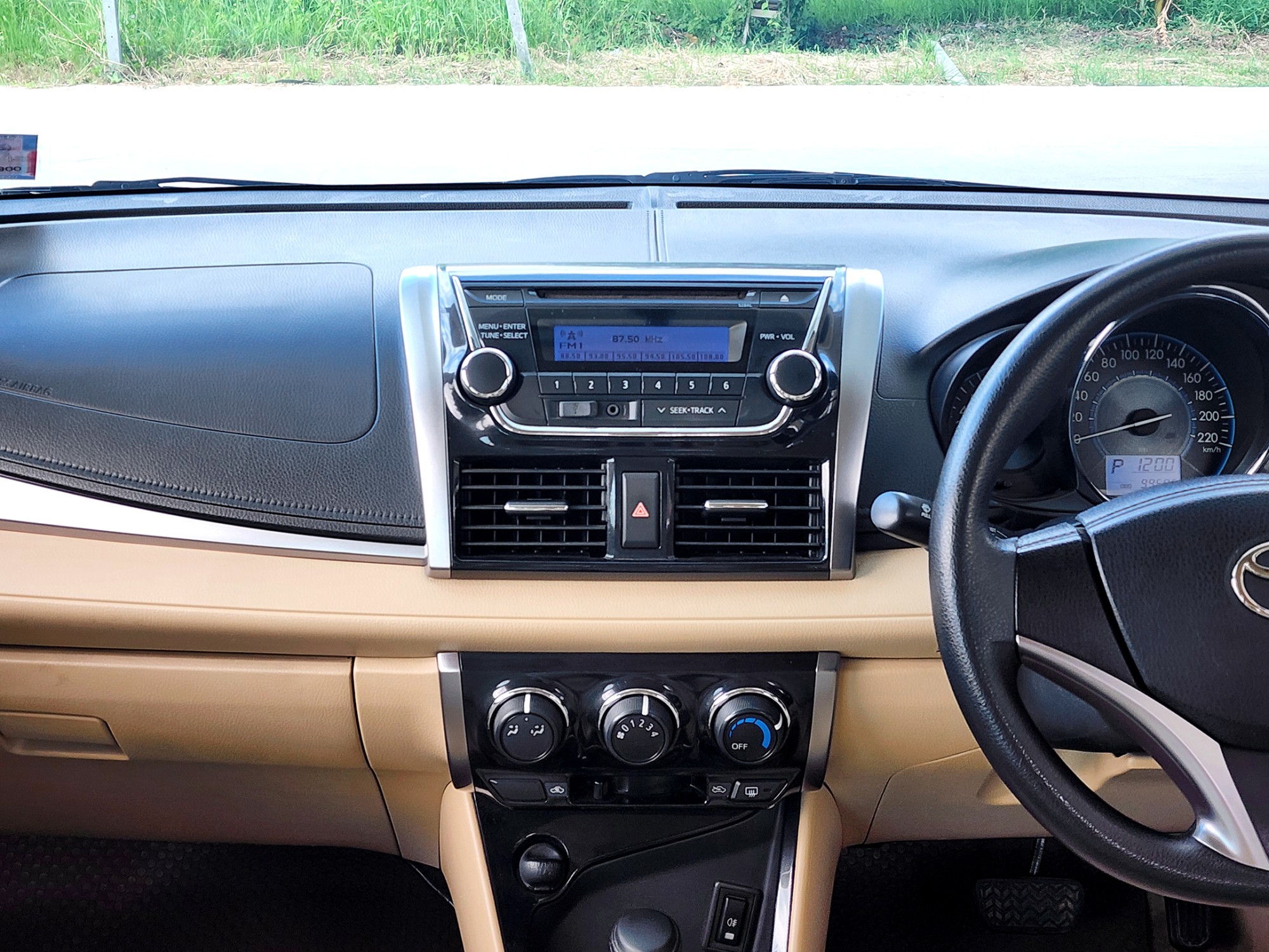 TOYOTA Vios 1.5E A/T ปี 2015 จด 2016 (รูปที่ 11)