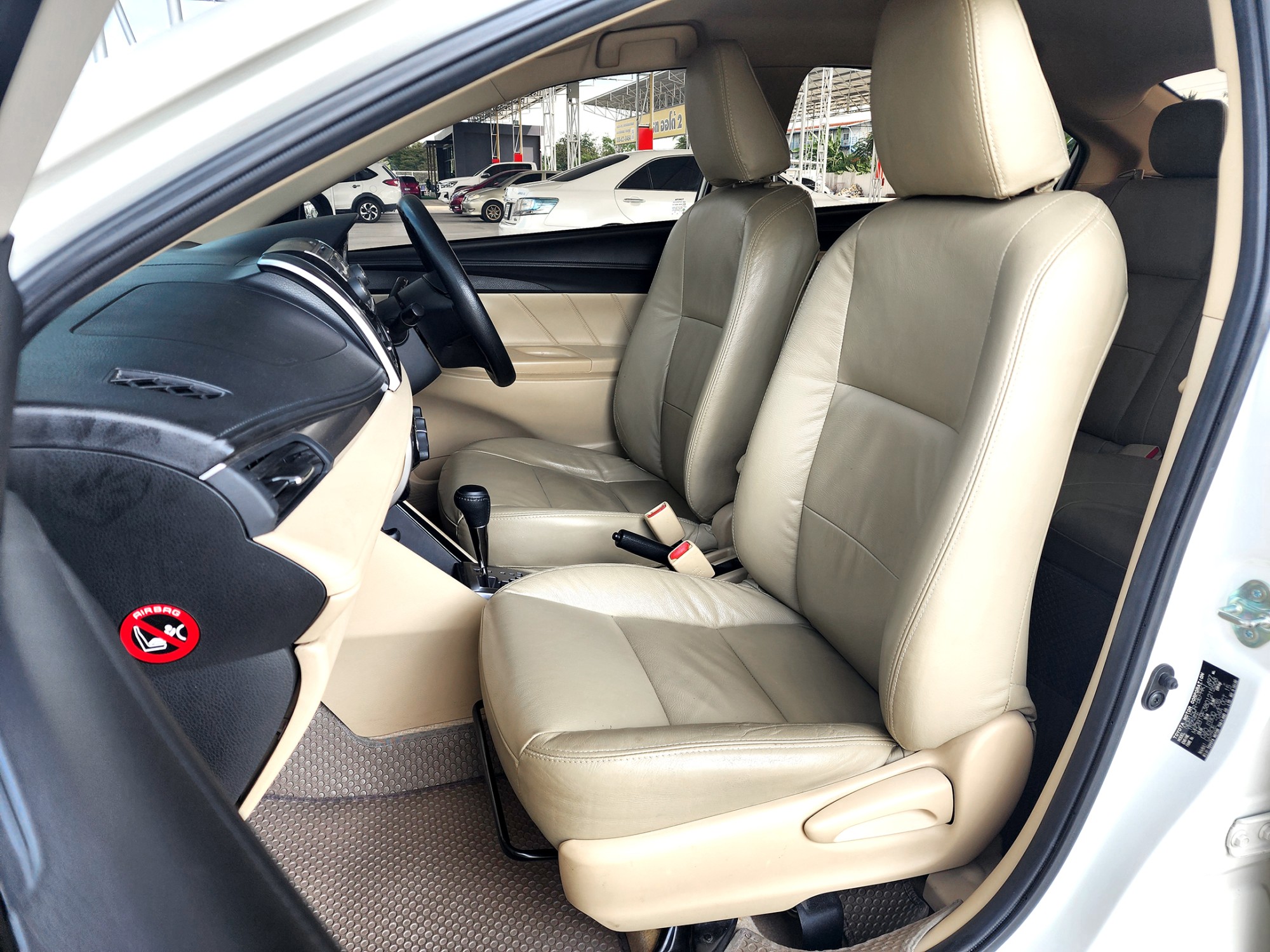TOYOTA Vios 1.5E A/T ปี 2015 จด 2016 (รูปที่ 16)