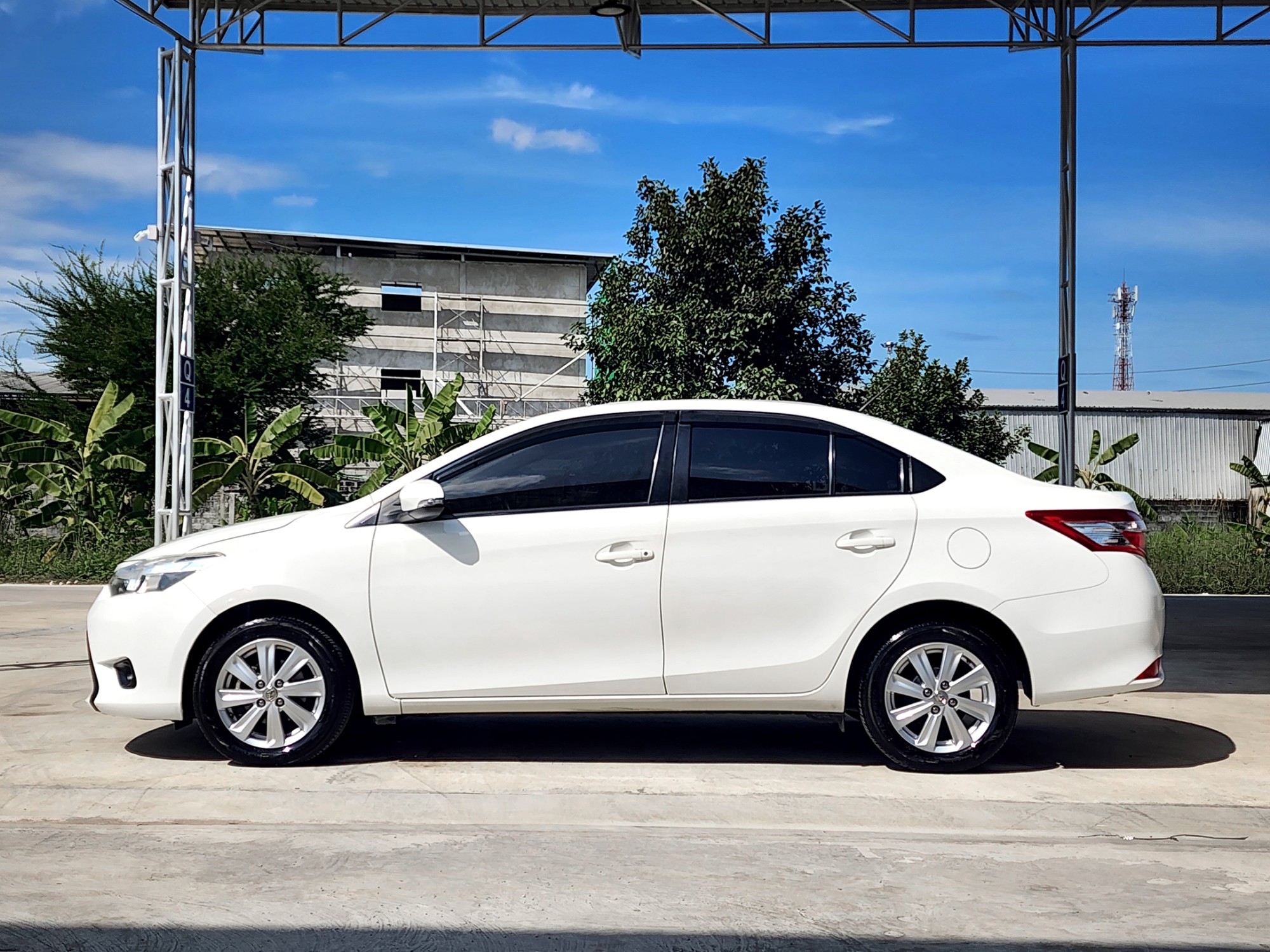 TOYOTA Vios 1.5E A/T ปี 2015 จด 2016 (รูปที่ 5)