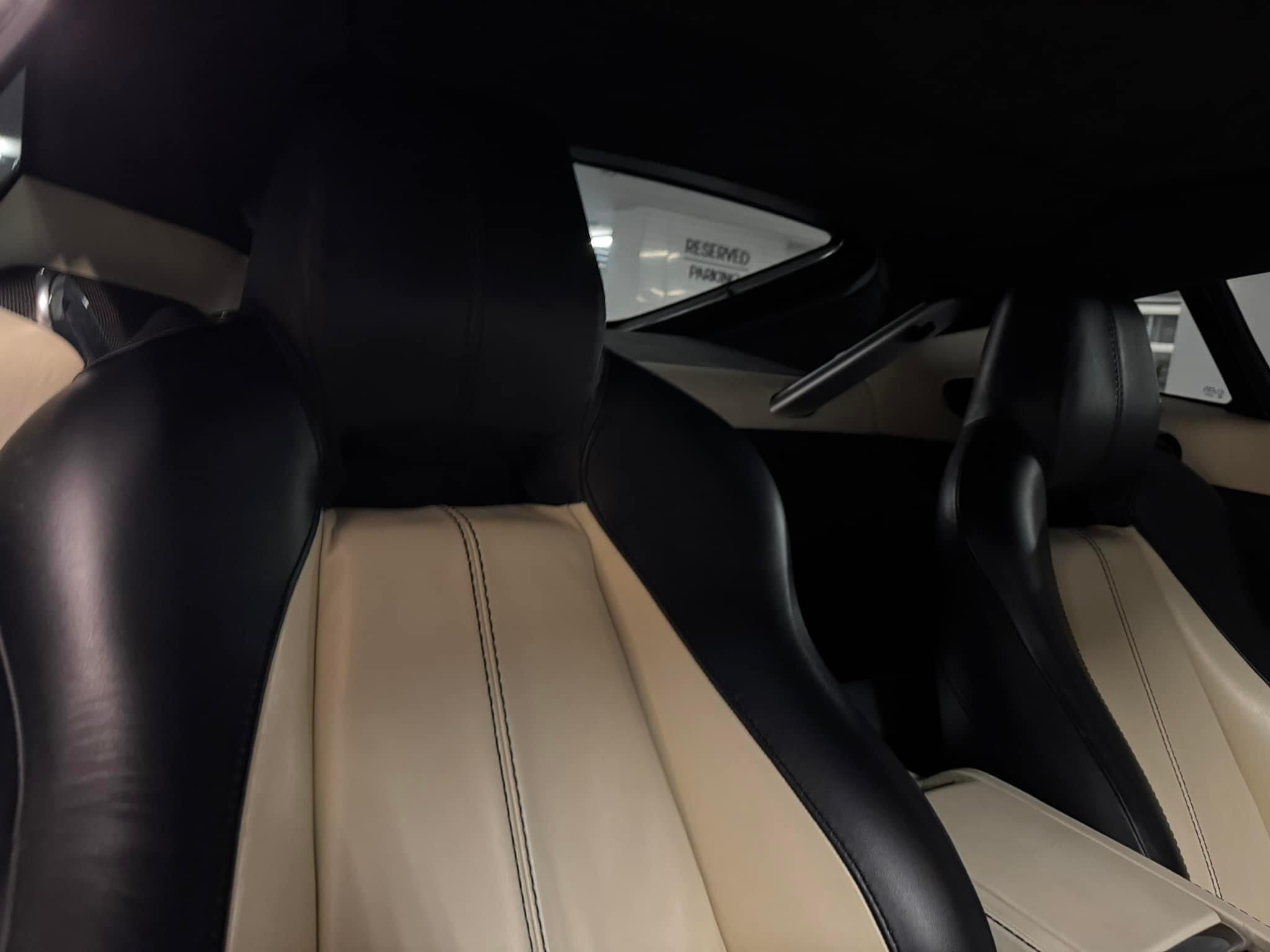 2010 Aston Martin Vantage S สีดำ (รูปที่ 15)