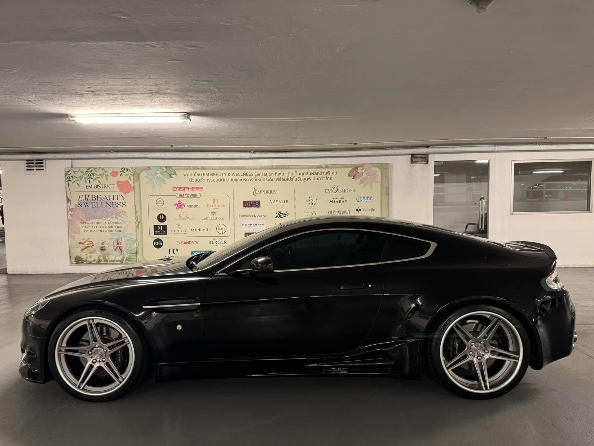2010 Aston Martin Vantage S สีดำ (รูปที่ 2)