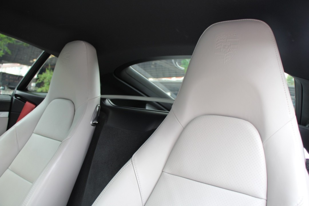 2018 Porsche 718 Cayman สีน้ำเงิน (รูปที่ 20)