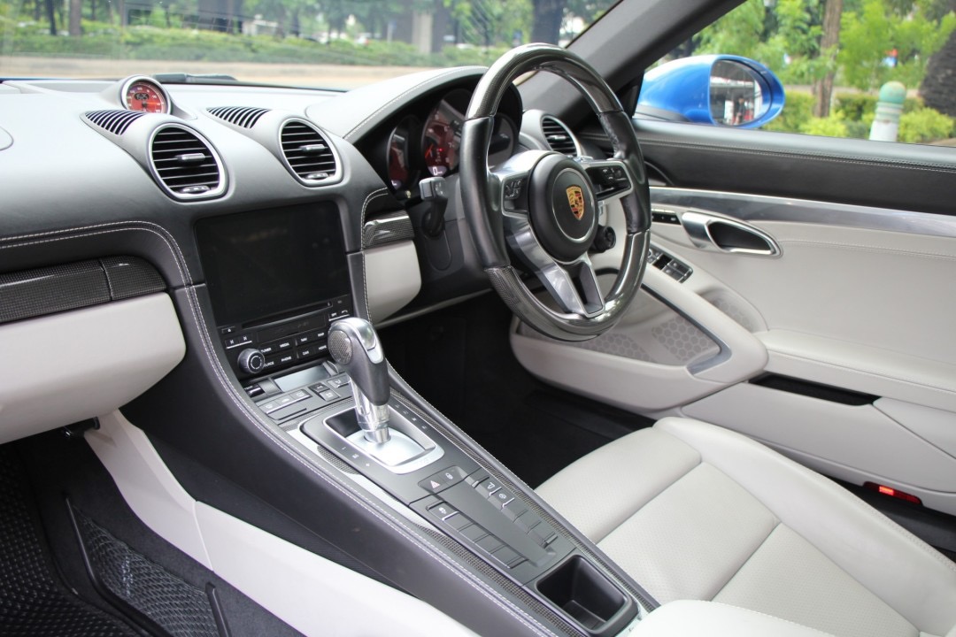 2018 Porsche 718 Cayman สีน้ำเงิน (รูปที่ 17)